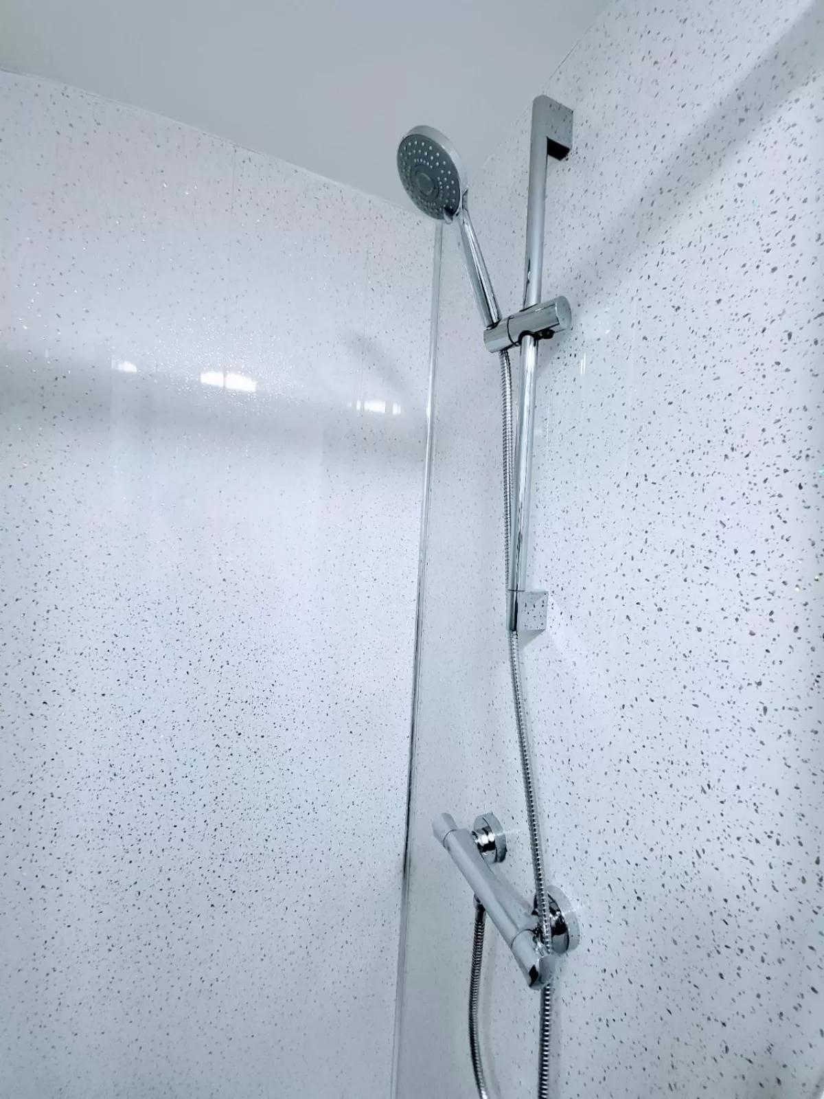 Shower in Easy Living Nottingham - Burns Street