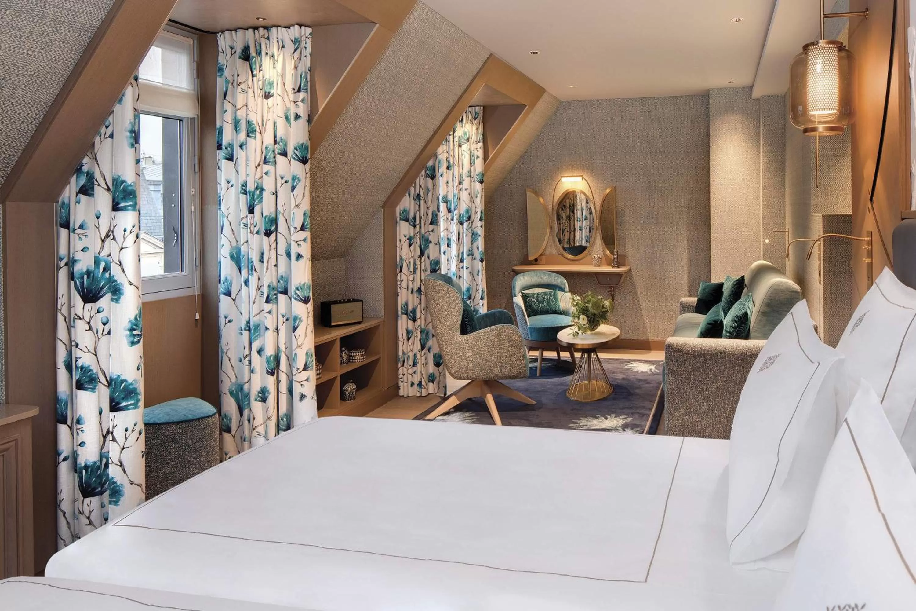 Photo of the whole room, Bed in La Demeure Montaigne