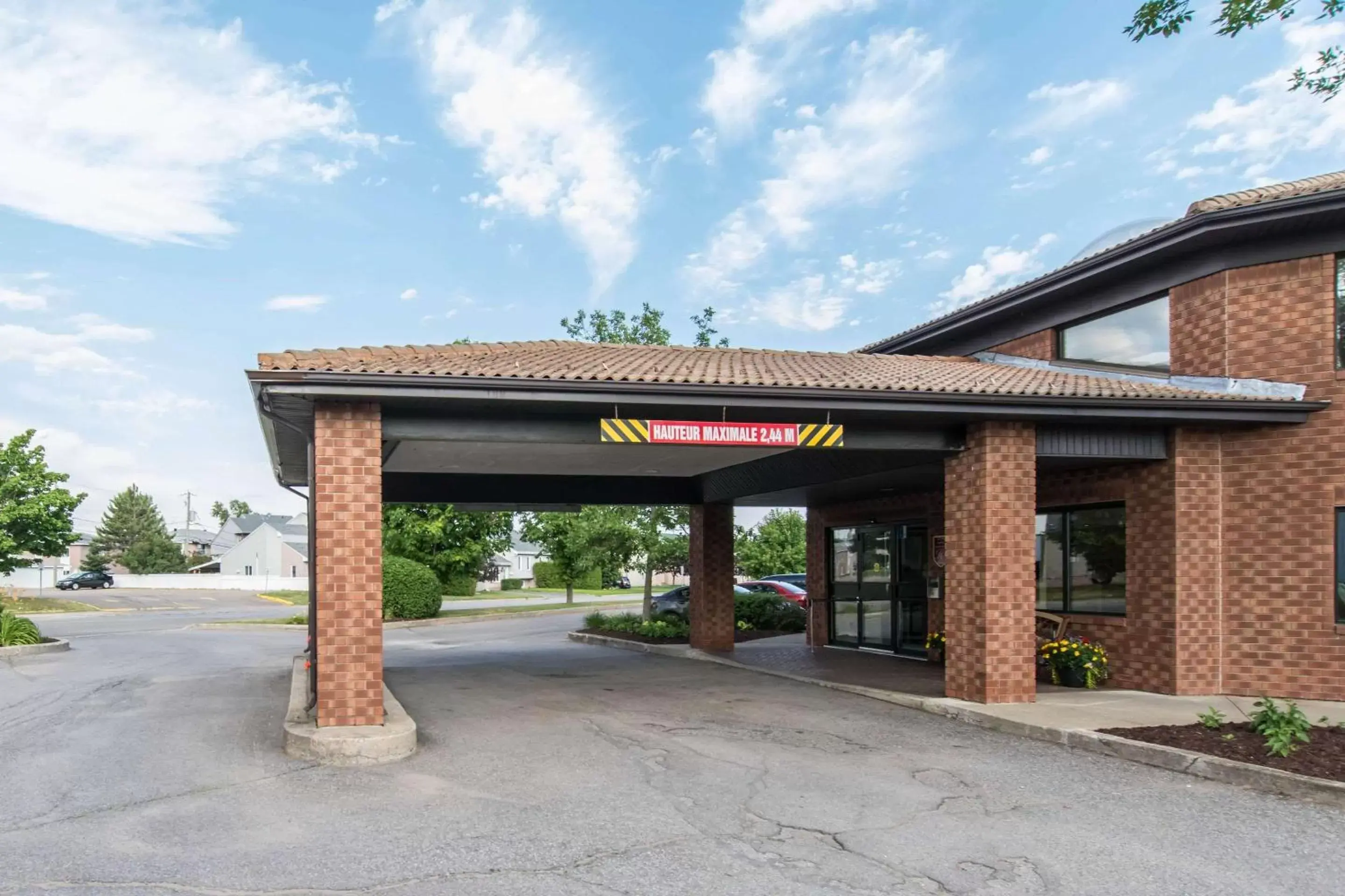 Property building in Comfort Inn Trois-Rivieres