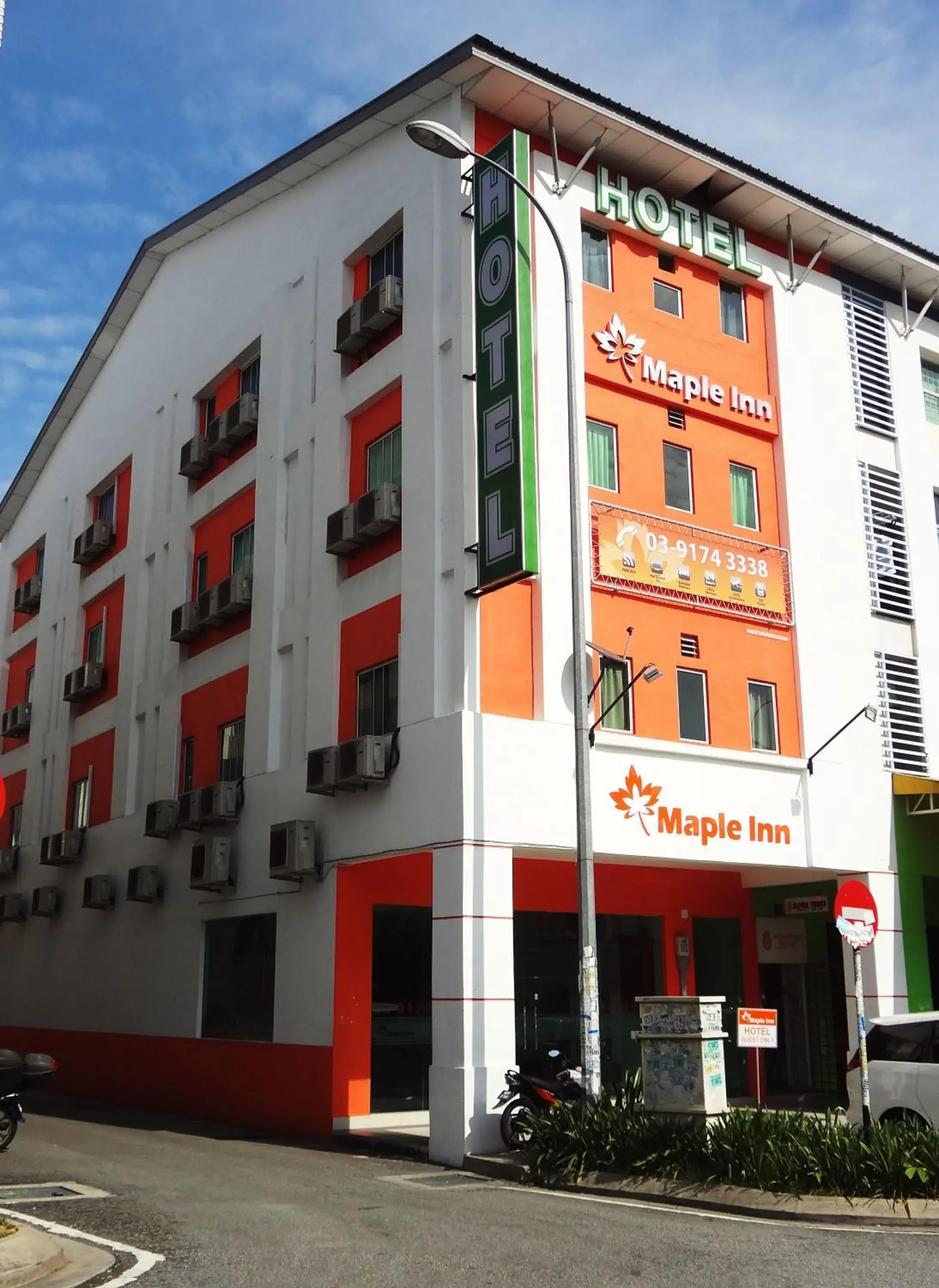 Facade/entrance, Property Building in Maple Inn