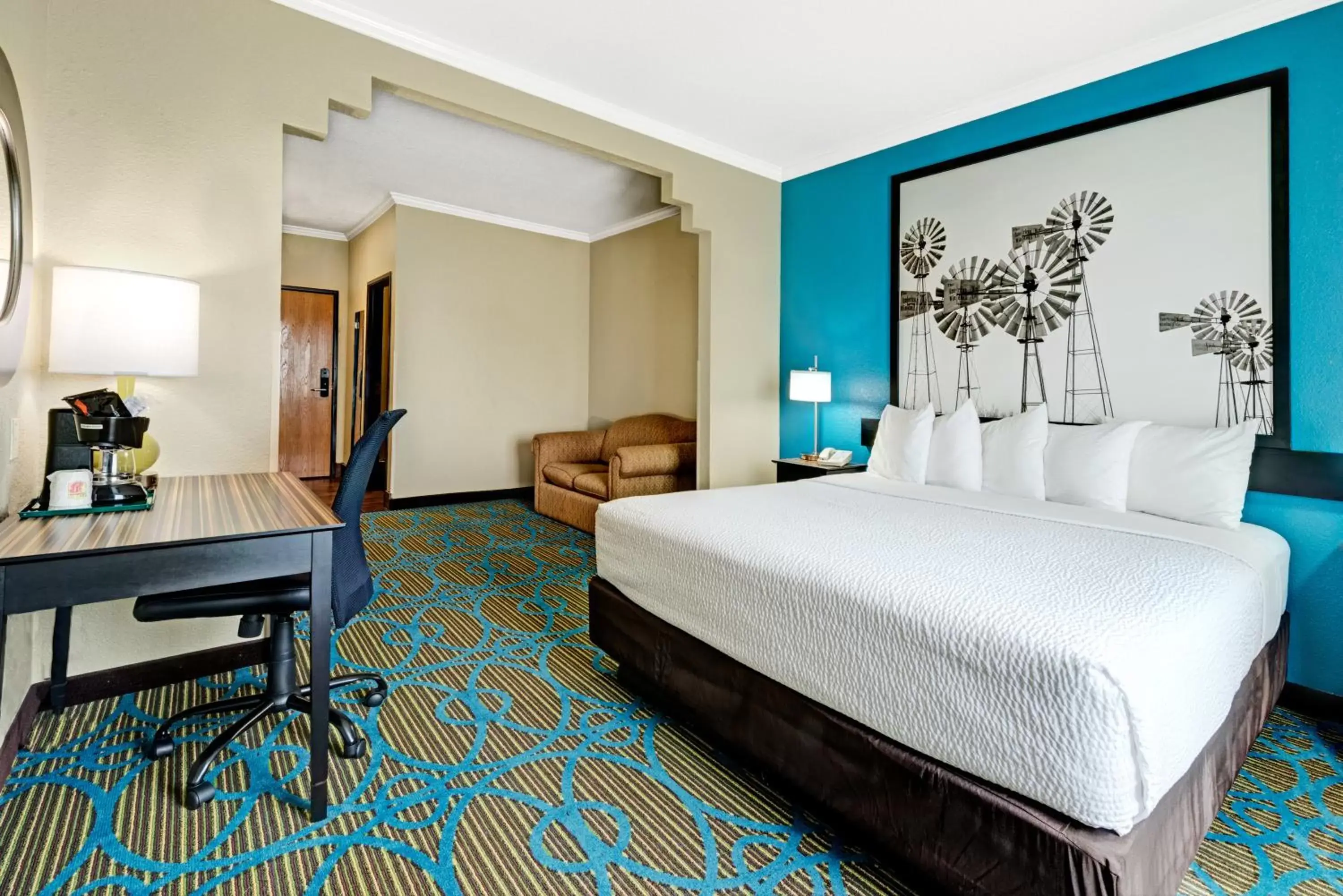 King Suite - Non-Smoking in Super 8 by Wyndham San Antonio/Alamodome Area