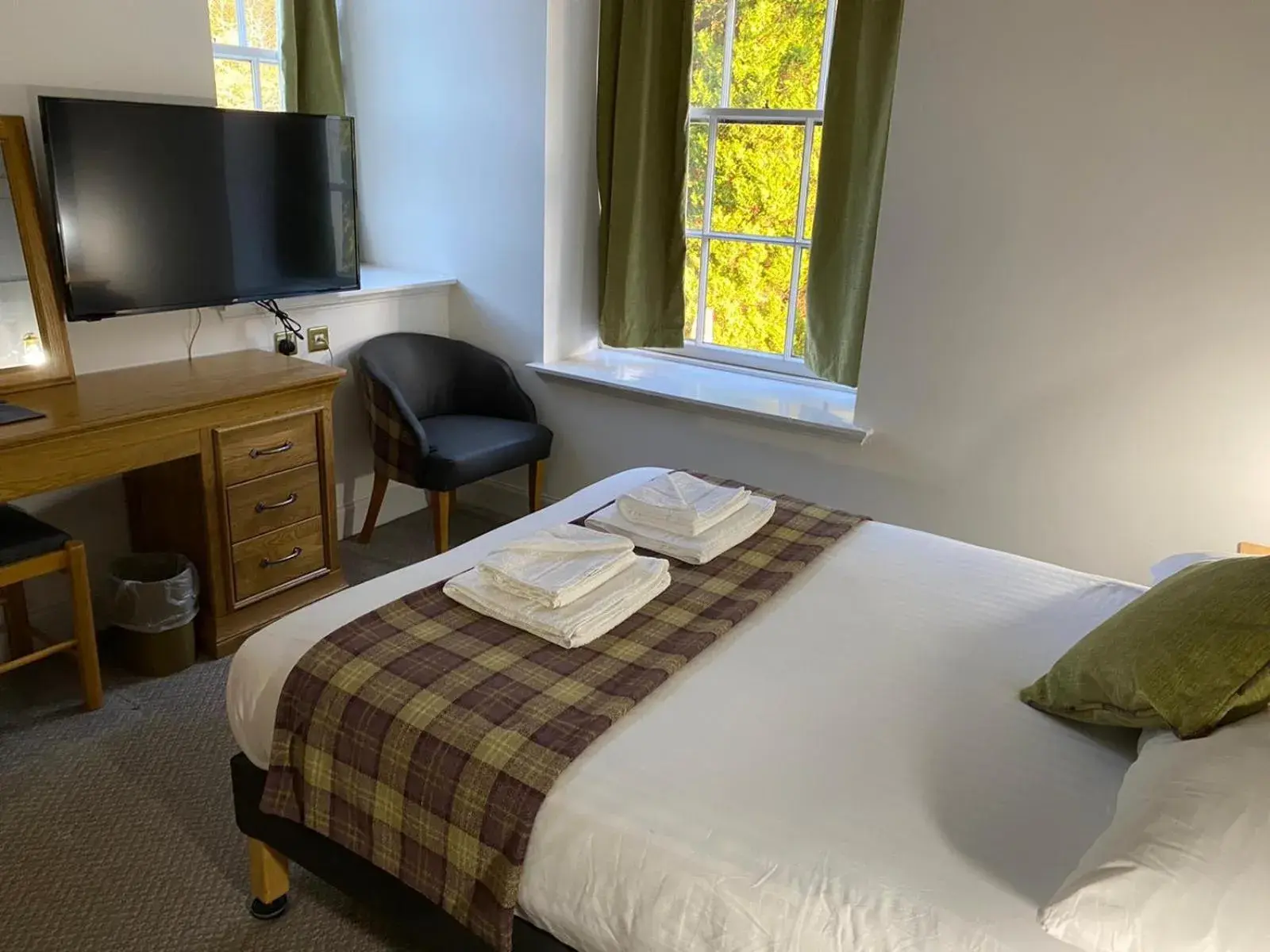 Bedroom, Bed in Royal Dunkeld Hotel