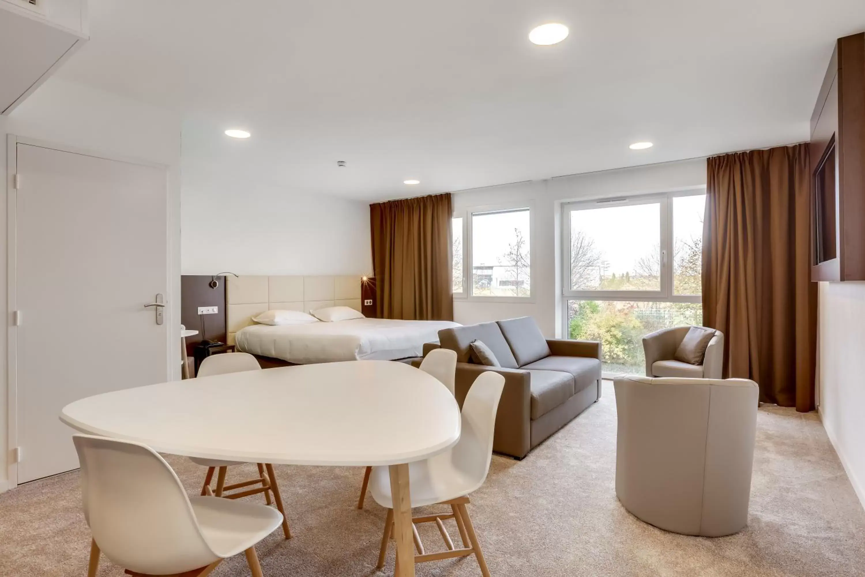 Living room, Seating Area in Inspiration by balladins Caen Mémorial