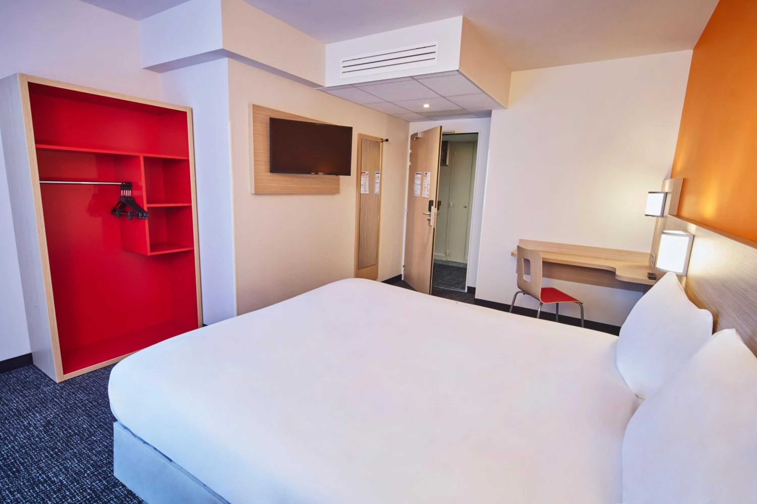 Photo of the whole room, Bed in Kyriad ECO - Clermont Ferrand Estaing