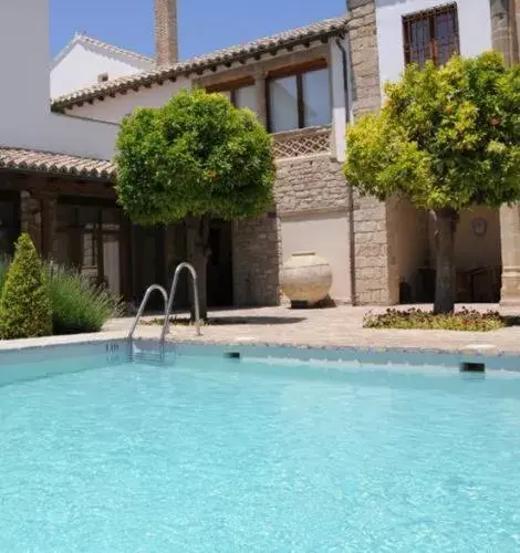 Swimming Pool in Hotel Puerta de la Luna