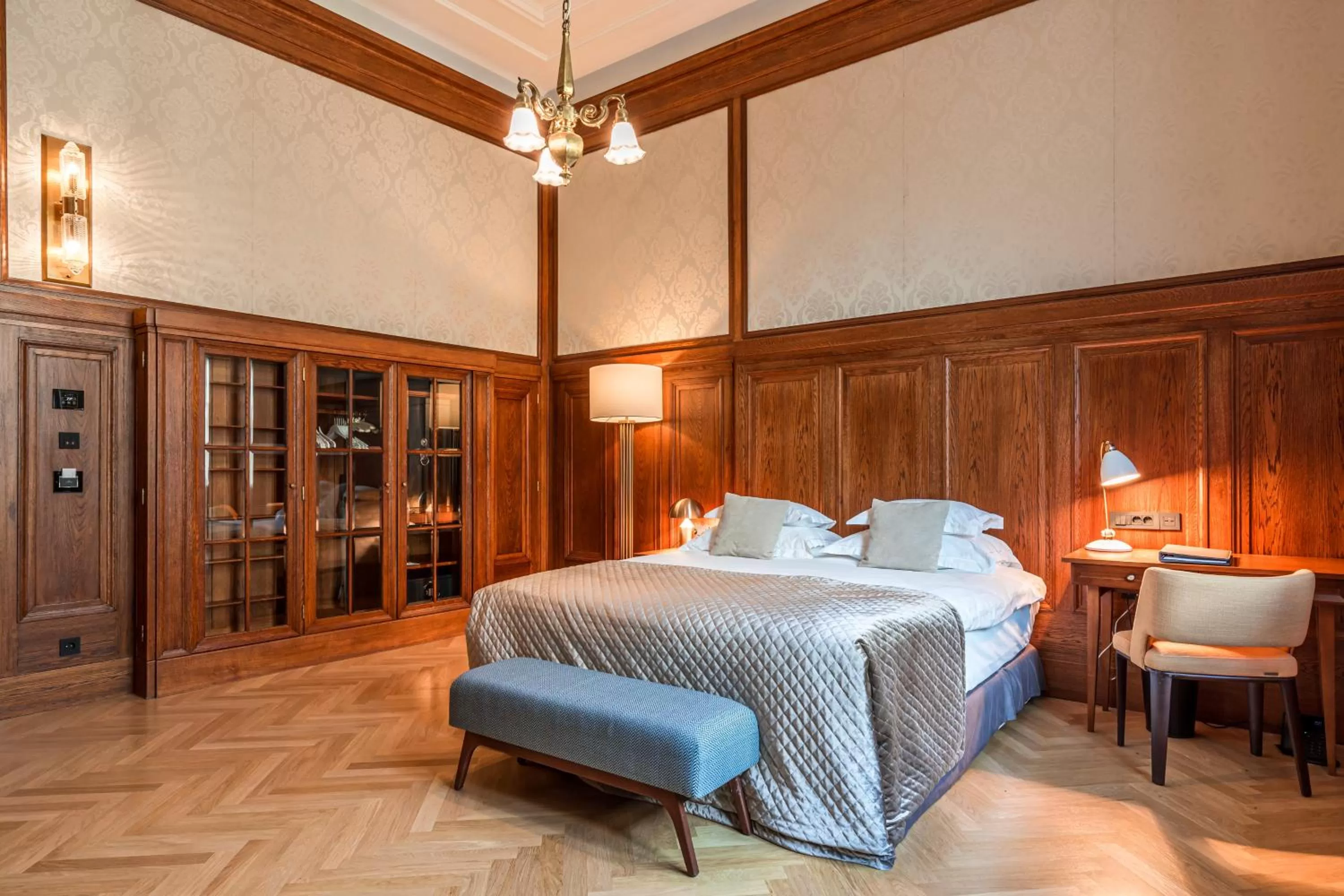 Bed in Hotel Capital