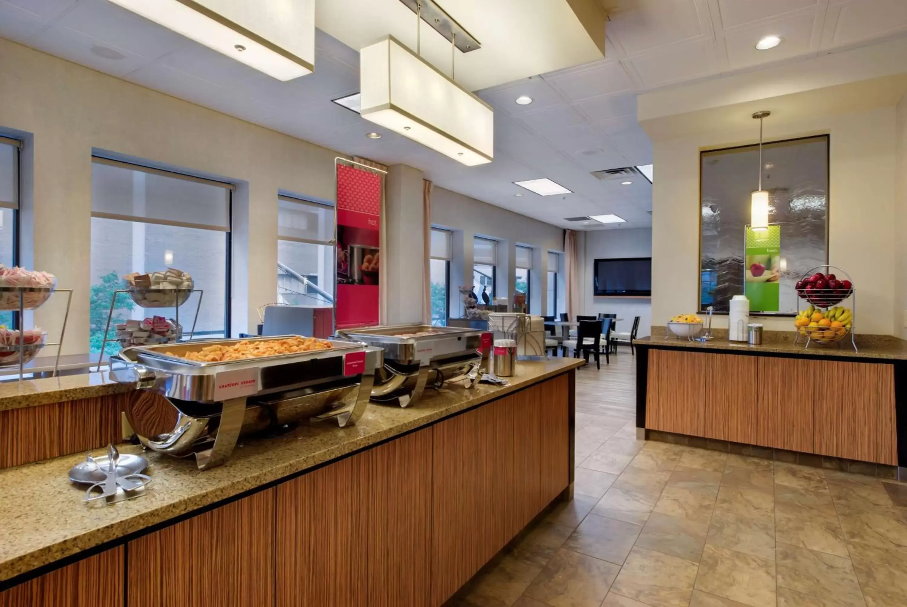 Dining area, Restaurant/Places to Eat in Hampton Inn & Suites Chicago-Downtown