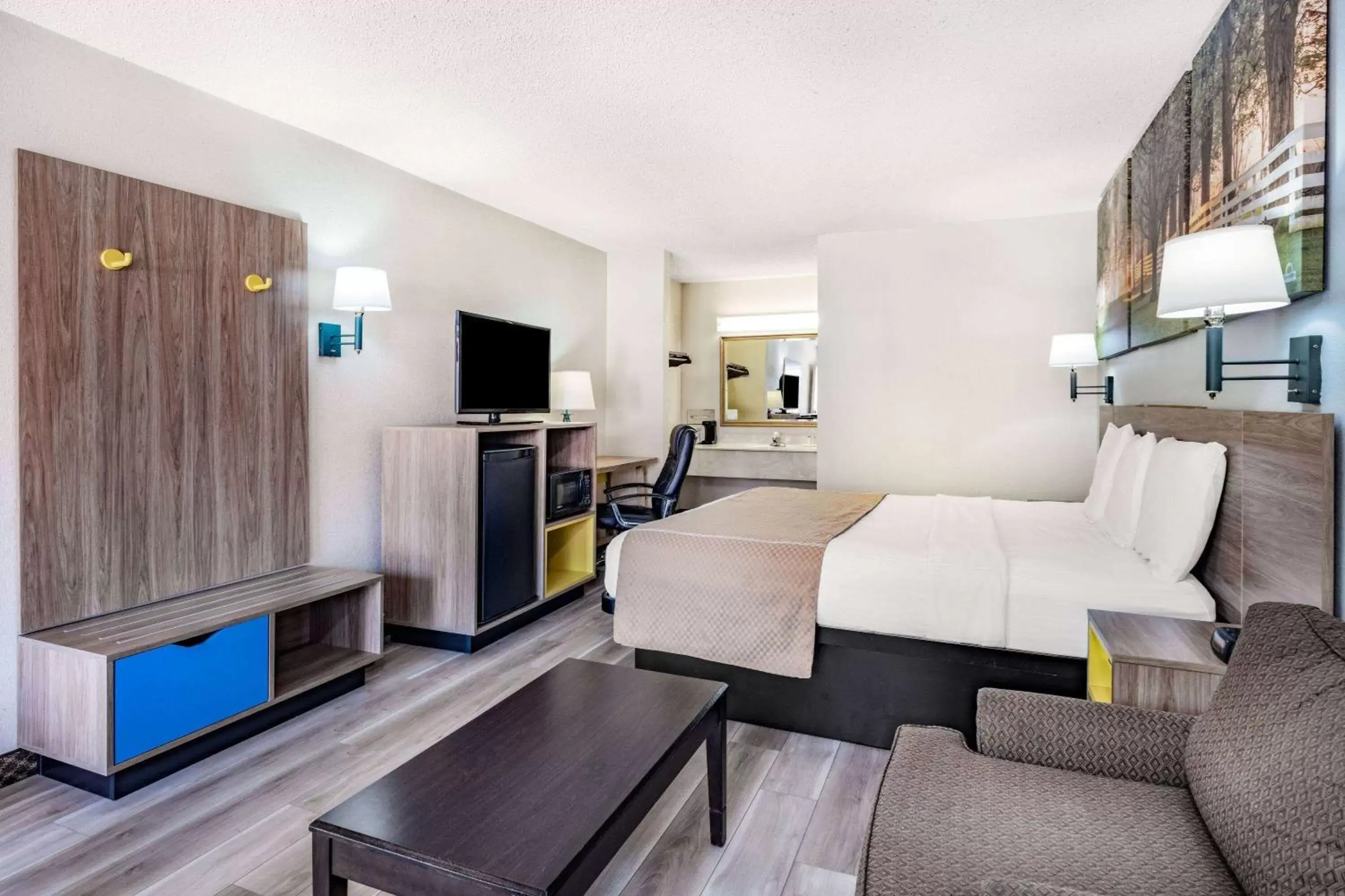 Photo of the whole room in Days Inn by Wyndham Macon I-475 Photo of the whole room in Days Inn by Wyndham Macon I-475