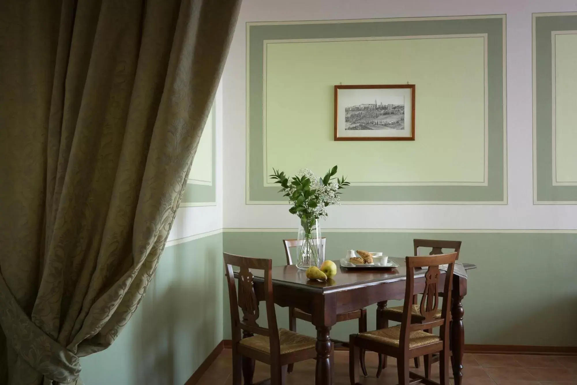 Living room, Dining Area in Hotel San Gregorio