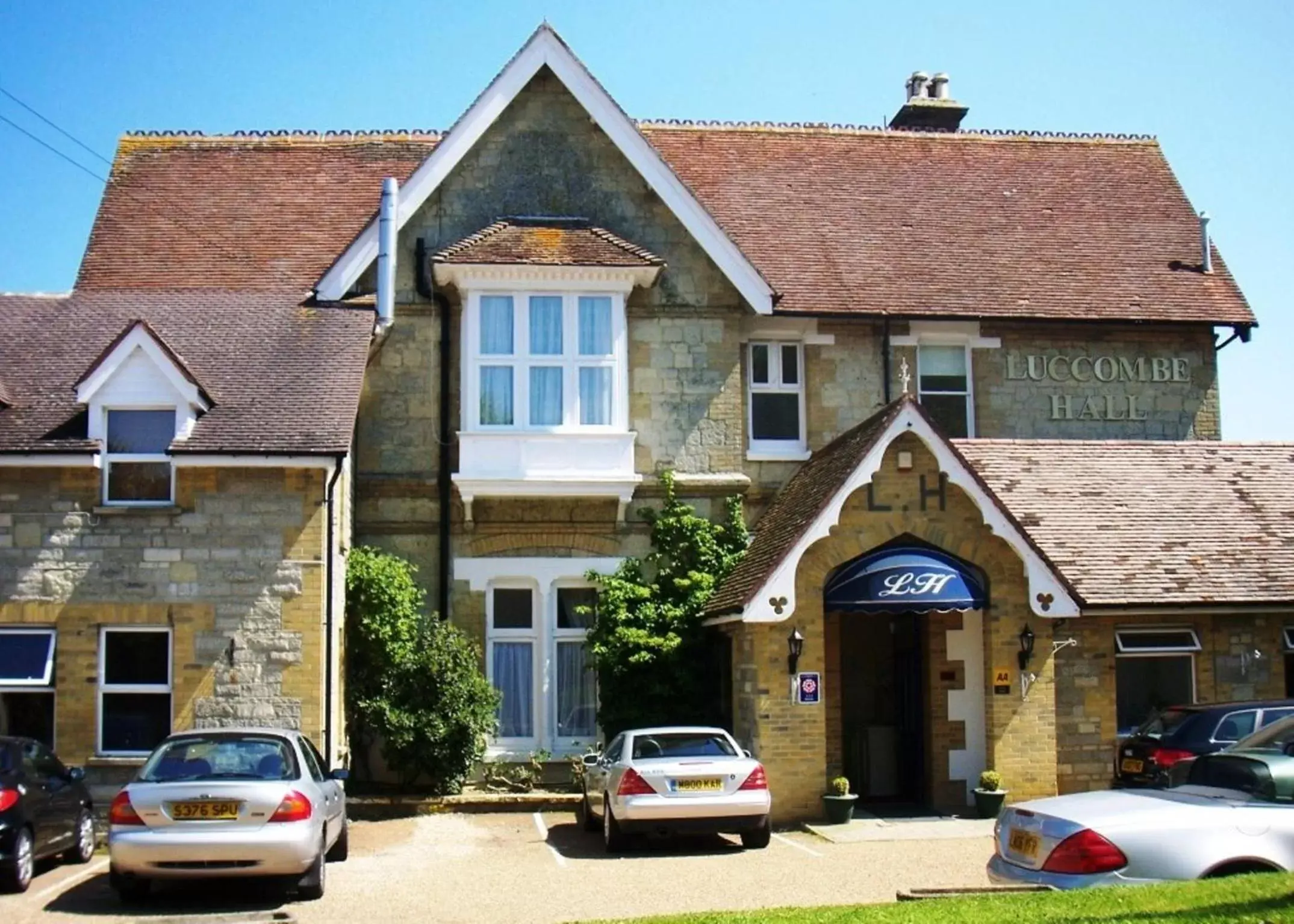 Facade/entrance, Property Building in Luccombe Hall Hotel