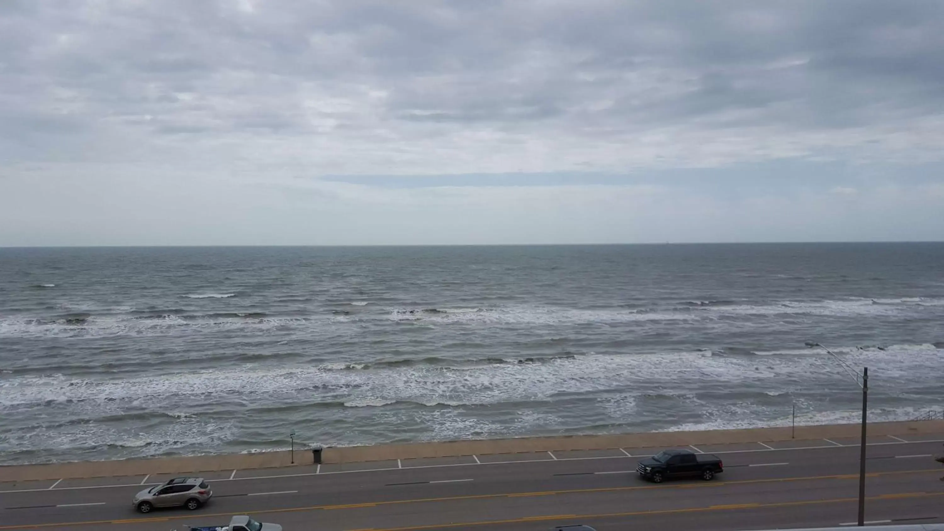 Beach in Best Western Plus Galveston Suites