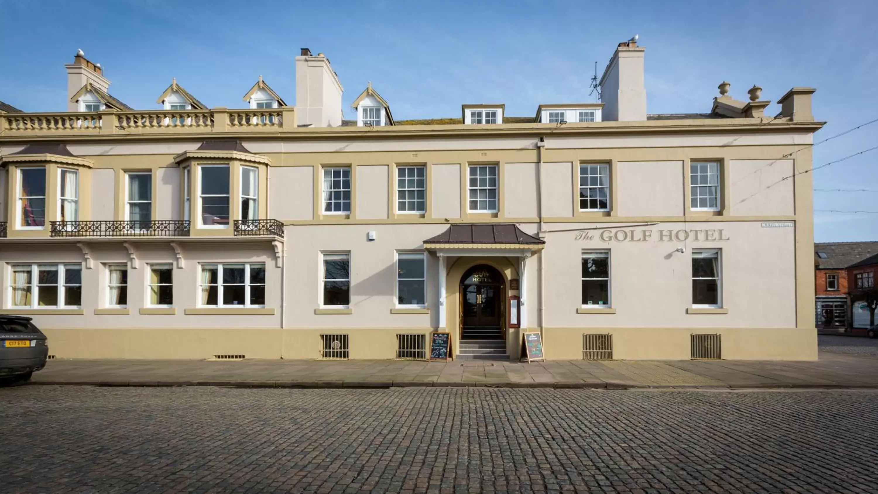 Facade/entrance, Property Building in The Golf Hotel