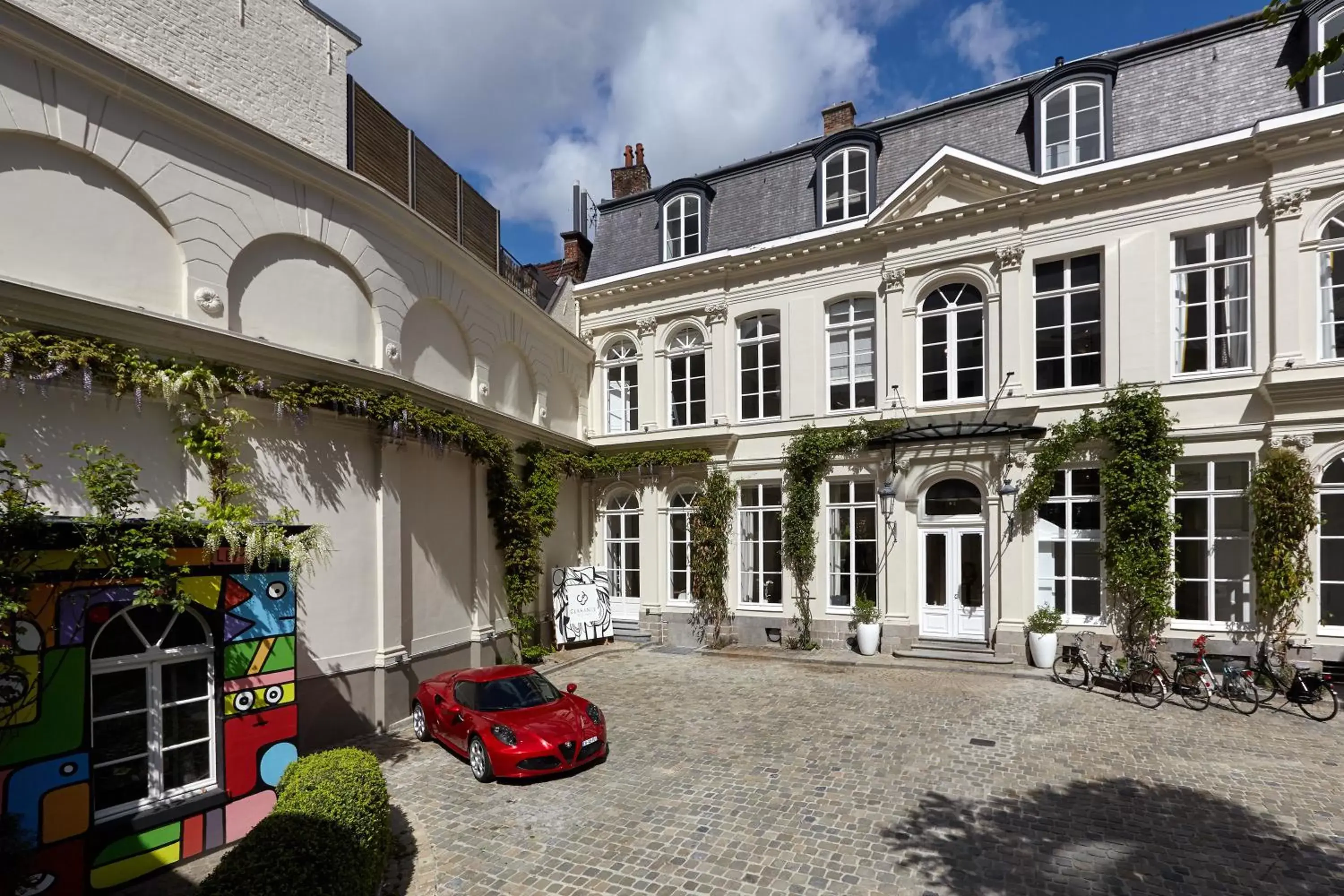 Facade/entrance, Property Building in Clarance Hotel Lille