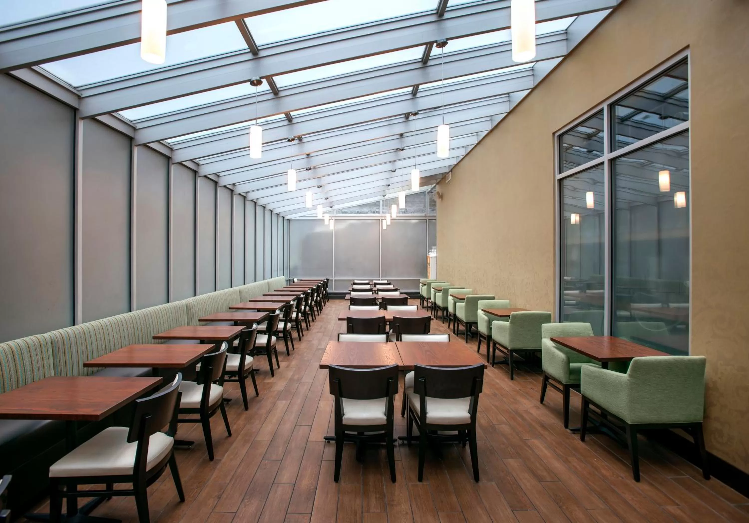 Restaurant/places to eat in Holiday Inn Manhattan 6th Ave - Chelsea by IHG