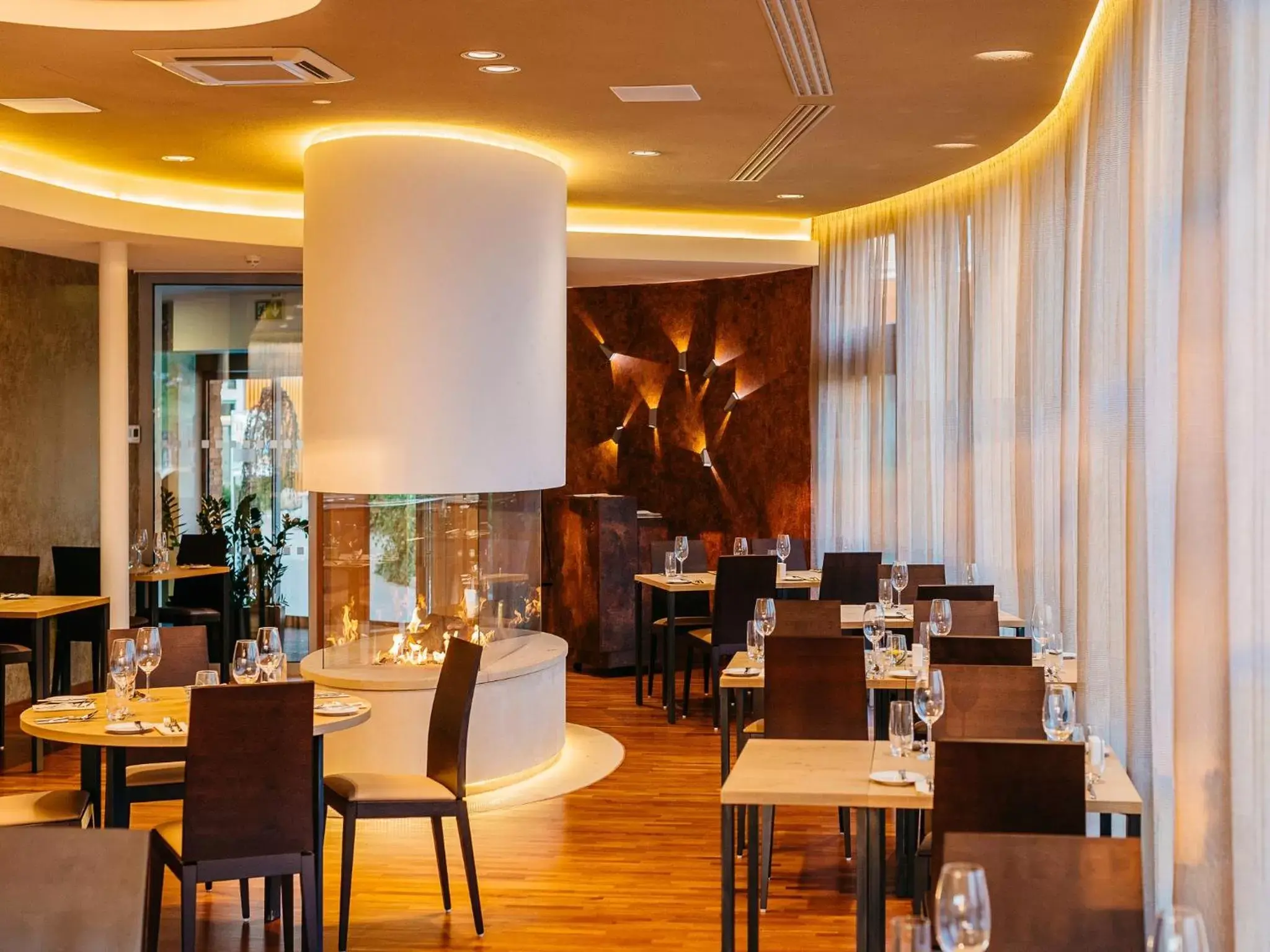 Restaurant/Places to Eat in Maximus Resort