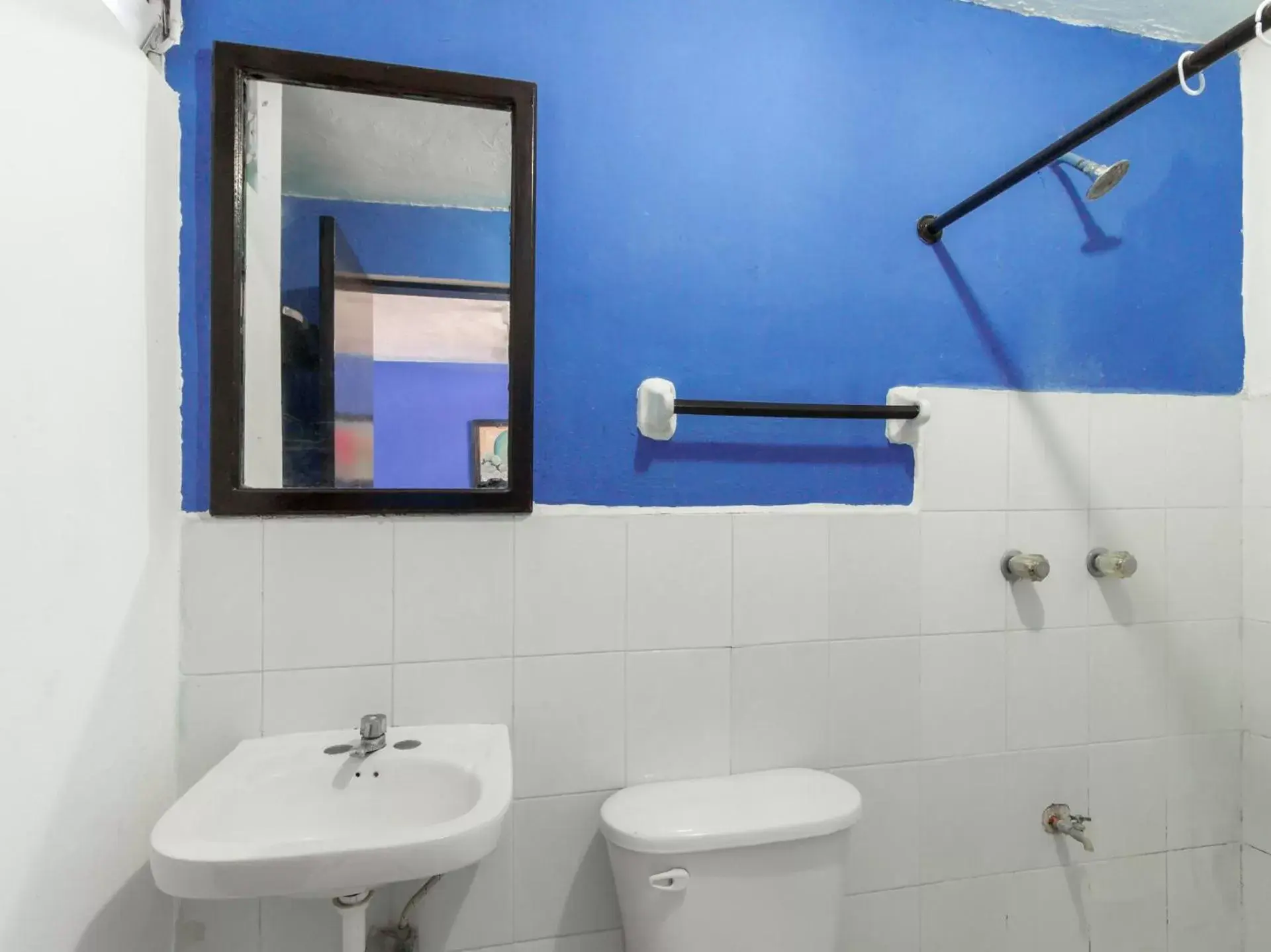 Bathroom in Hotel Aventura