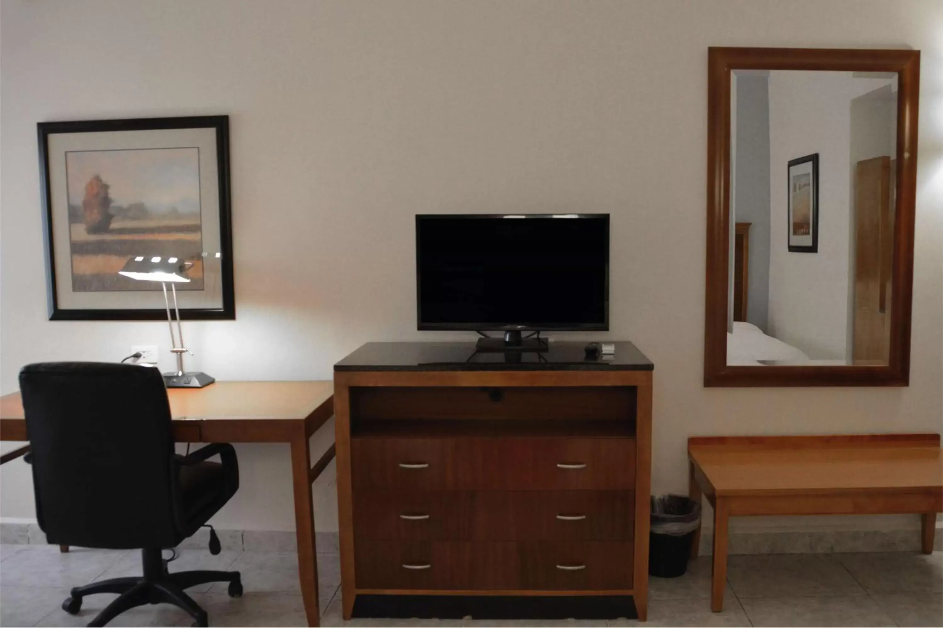 Photo of the whole room, TV/Entertainment Center in Days Inn by Wyndham Piedras Negras