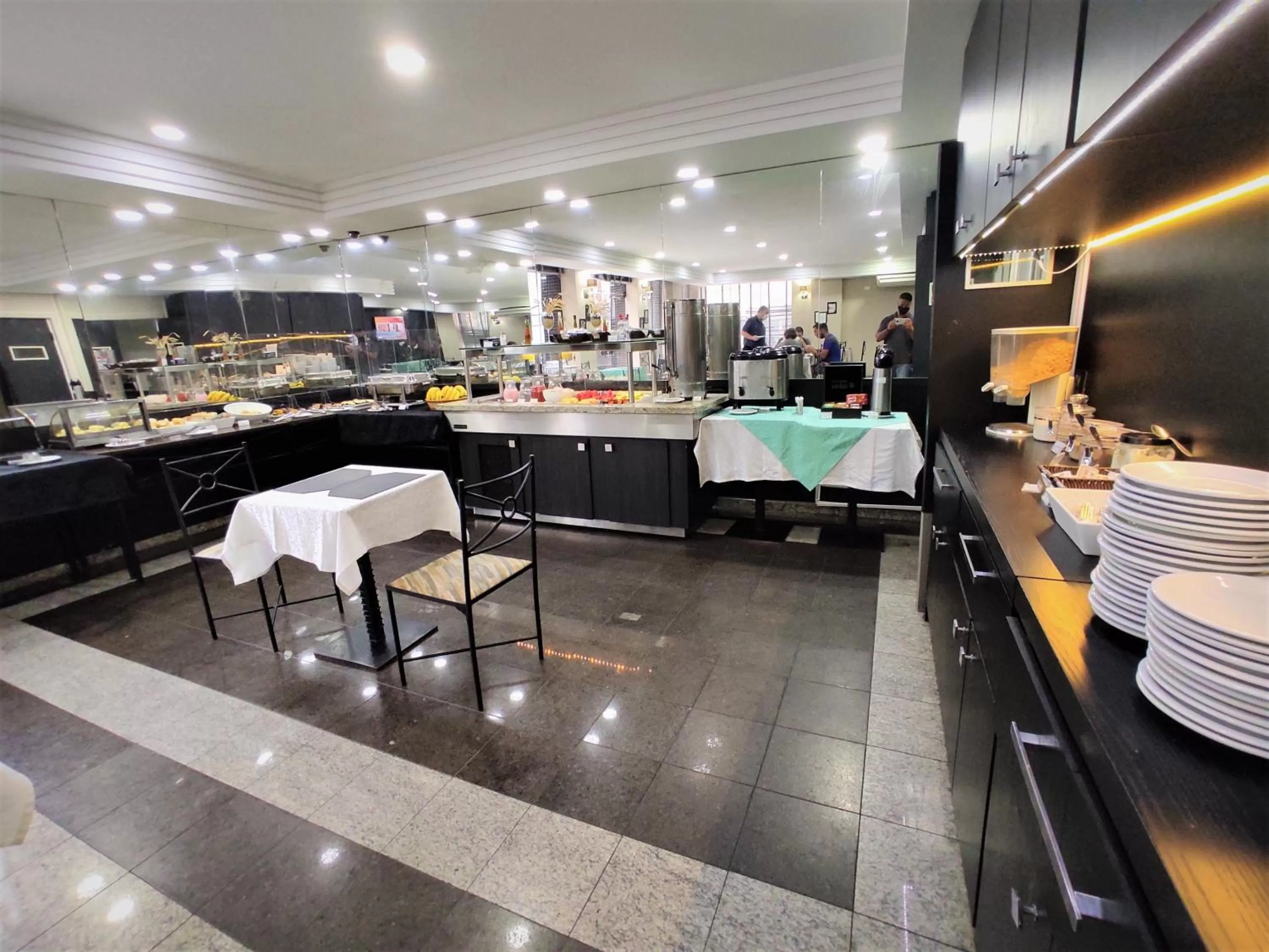 Restaurant/places to eat in Granville Hotel