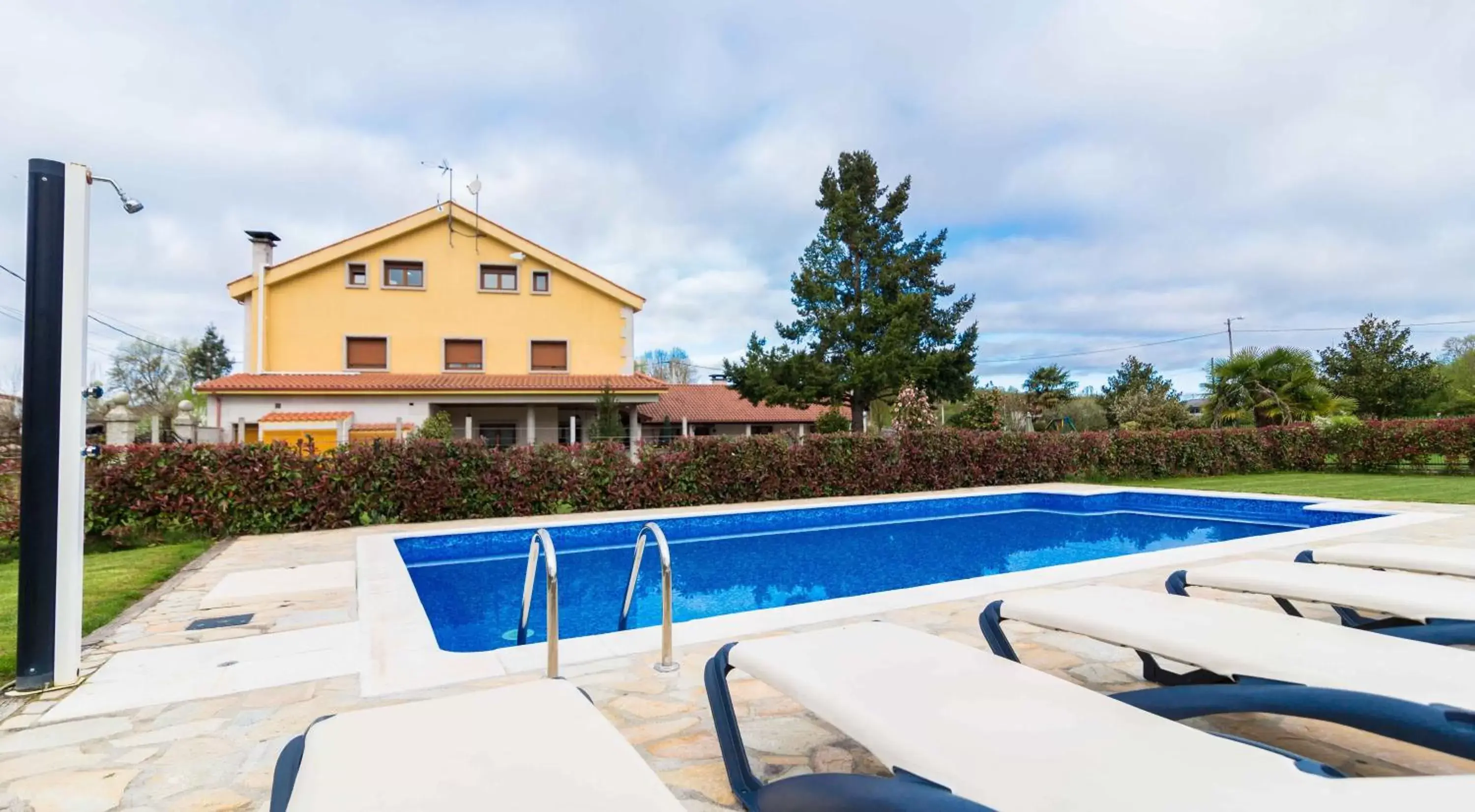 Swimming Pool in Hotel Casa Reboiro