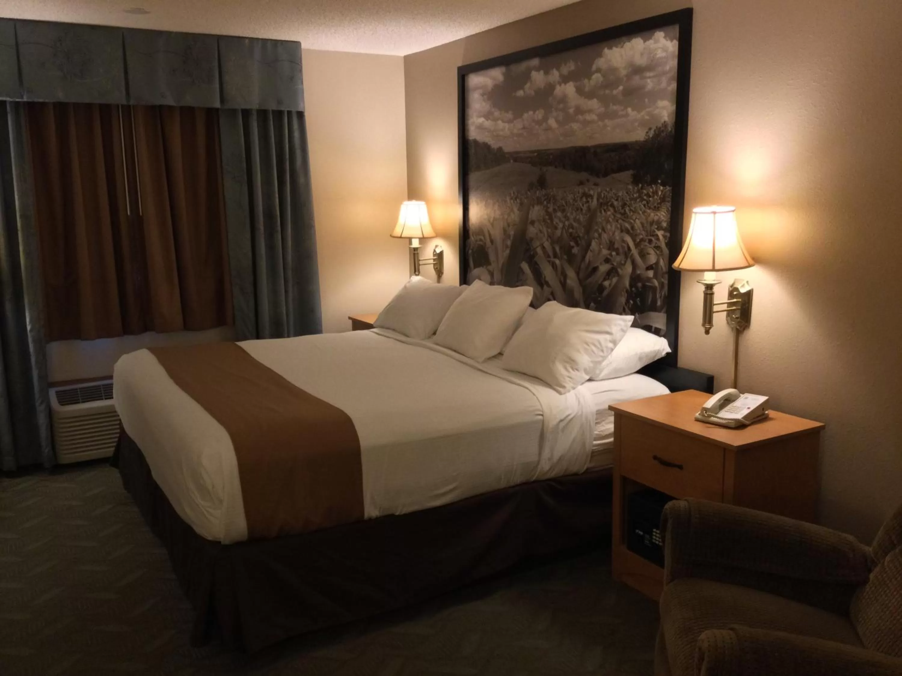 Bedroom, Bed in Super 8 by Wyndham Monroe WI