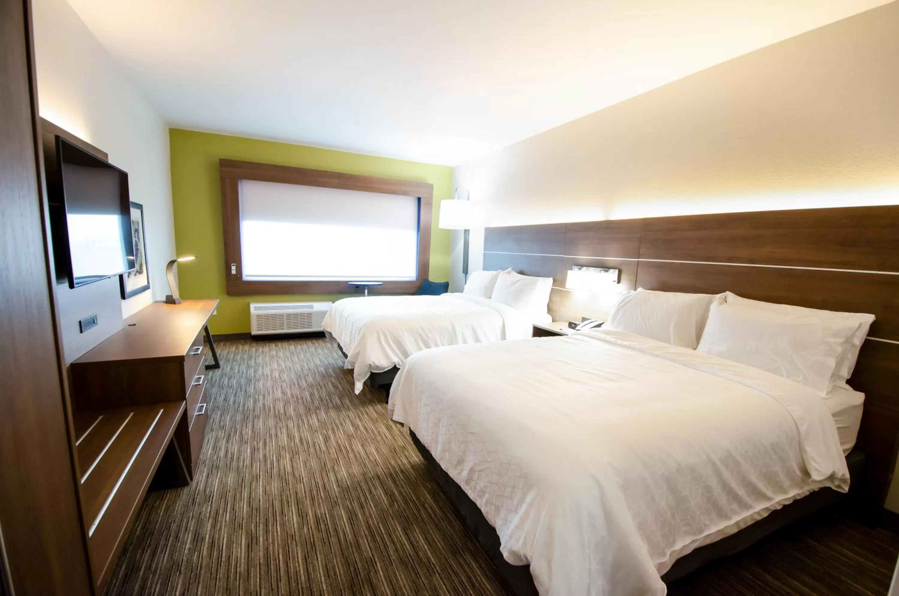 Photo of the whole room, Bed in Holiday Inn Express & Suites Taylor by IHG