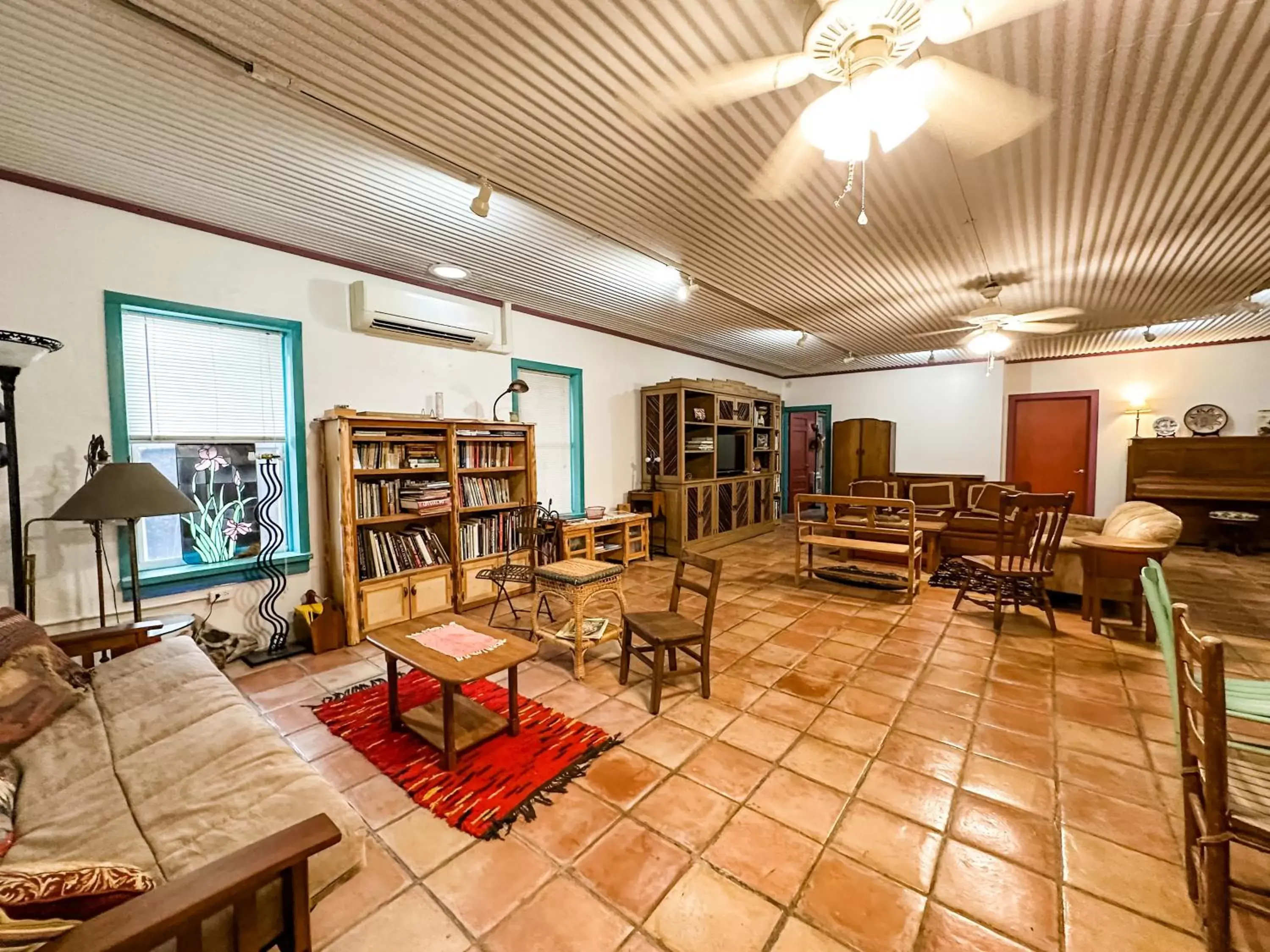 Library in Inn at the Art Center