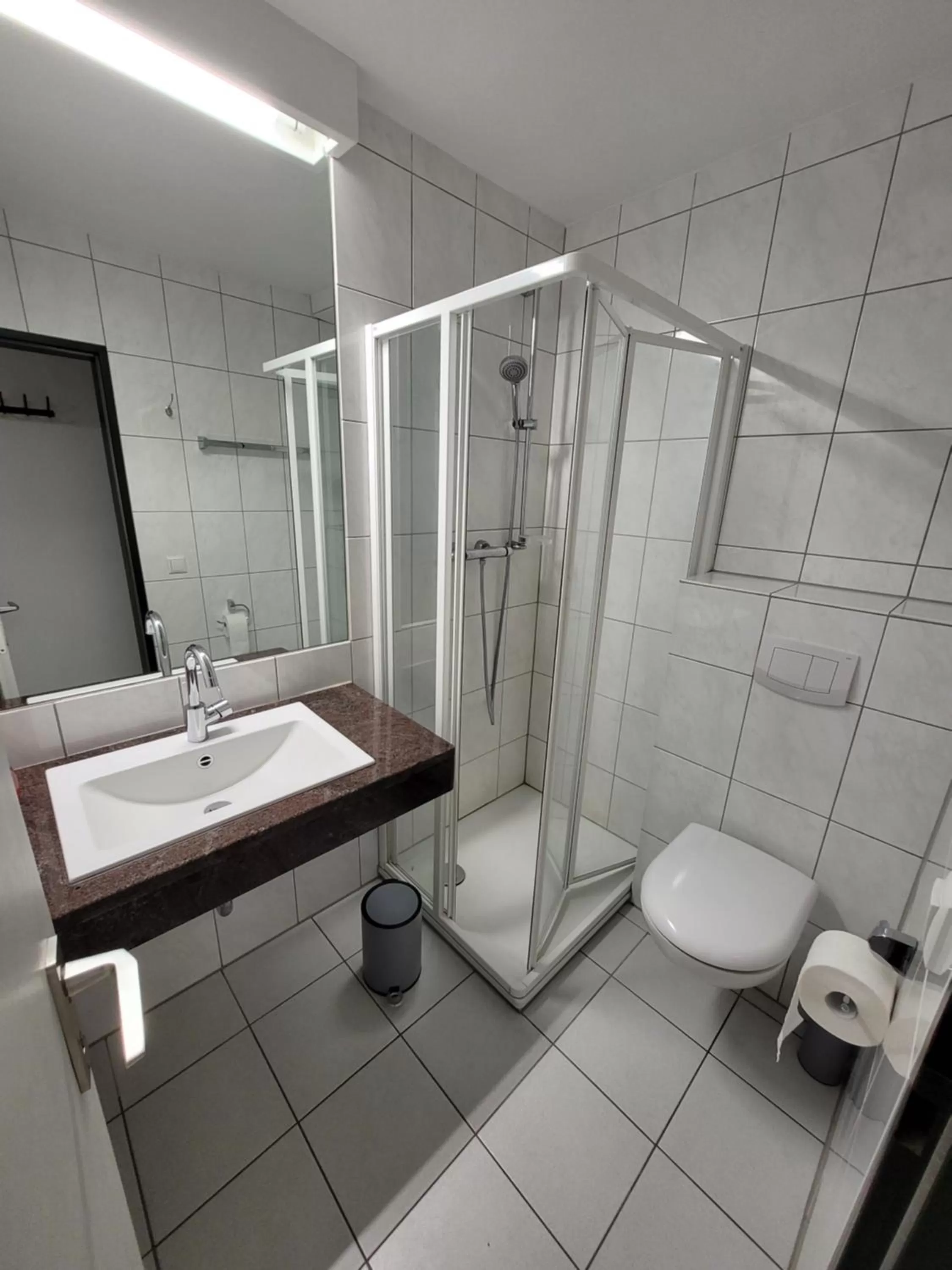 Shower in Guesthouse WI rooms