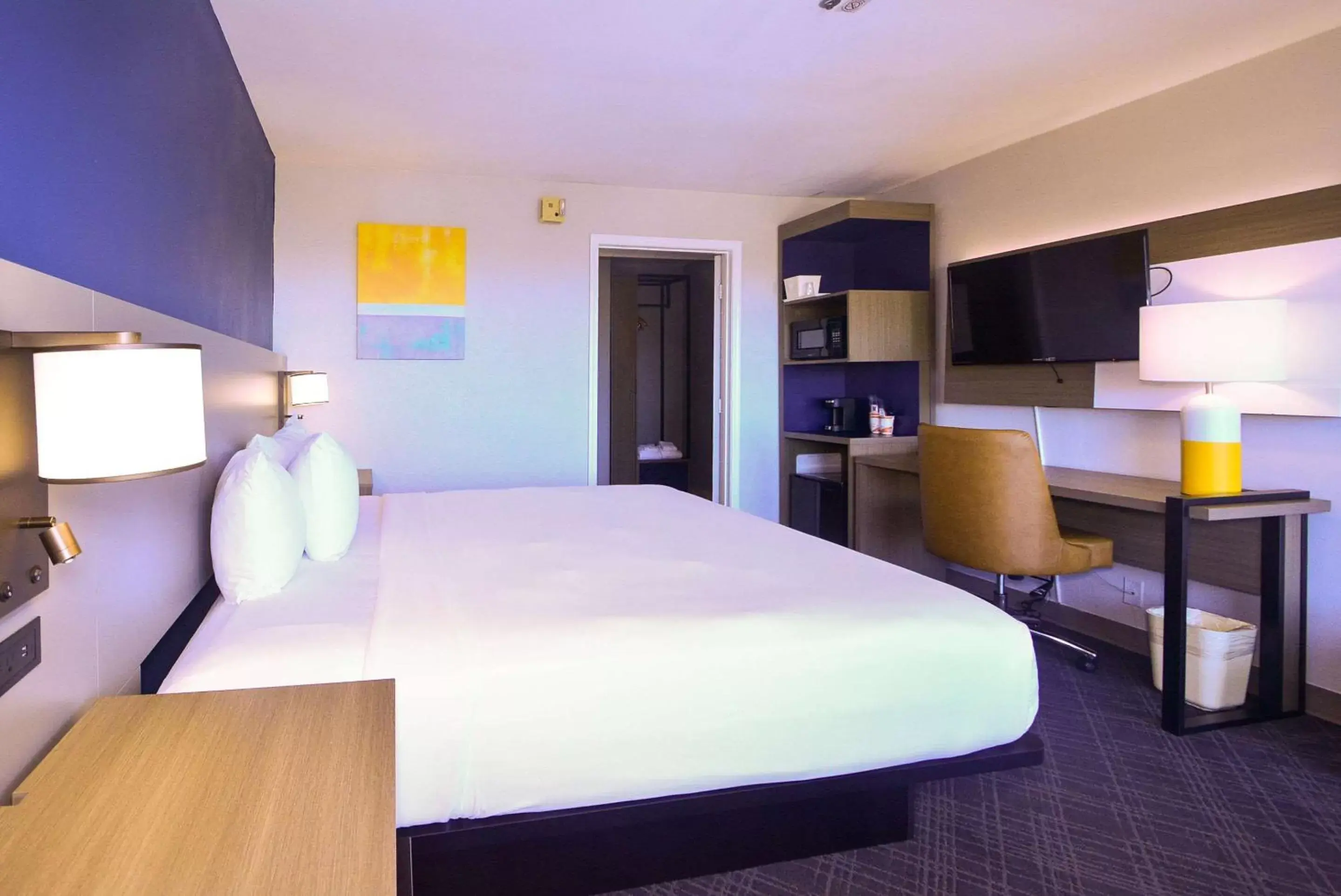 Bedroom, Bed in Quality Inn Encinitas Near Legoland