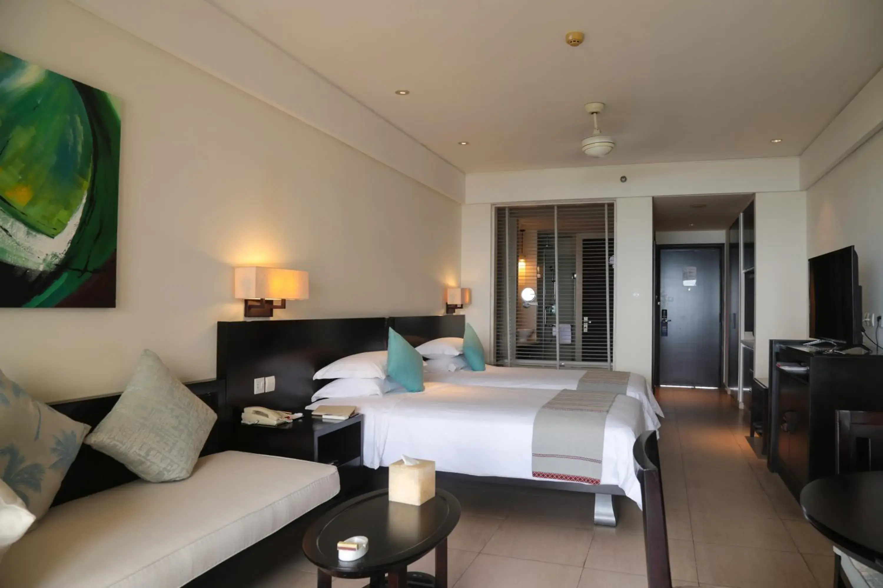 Photo of the whole room, Bed in Howard Johnson Resort Sanya Bay