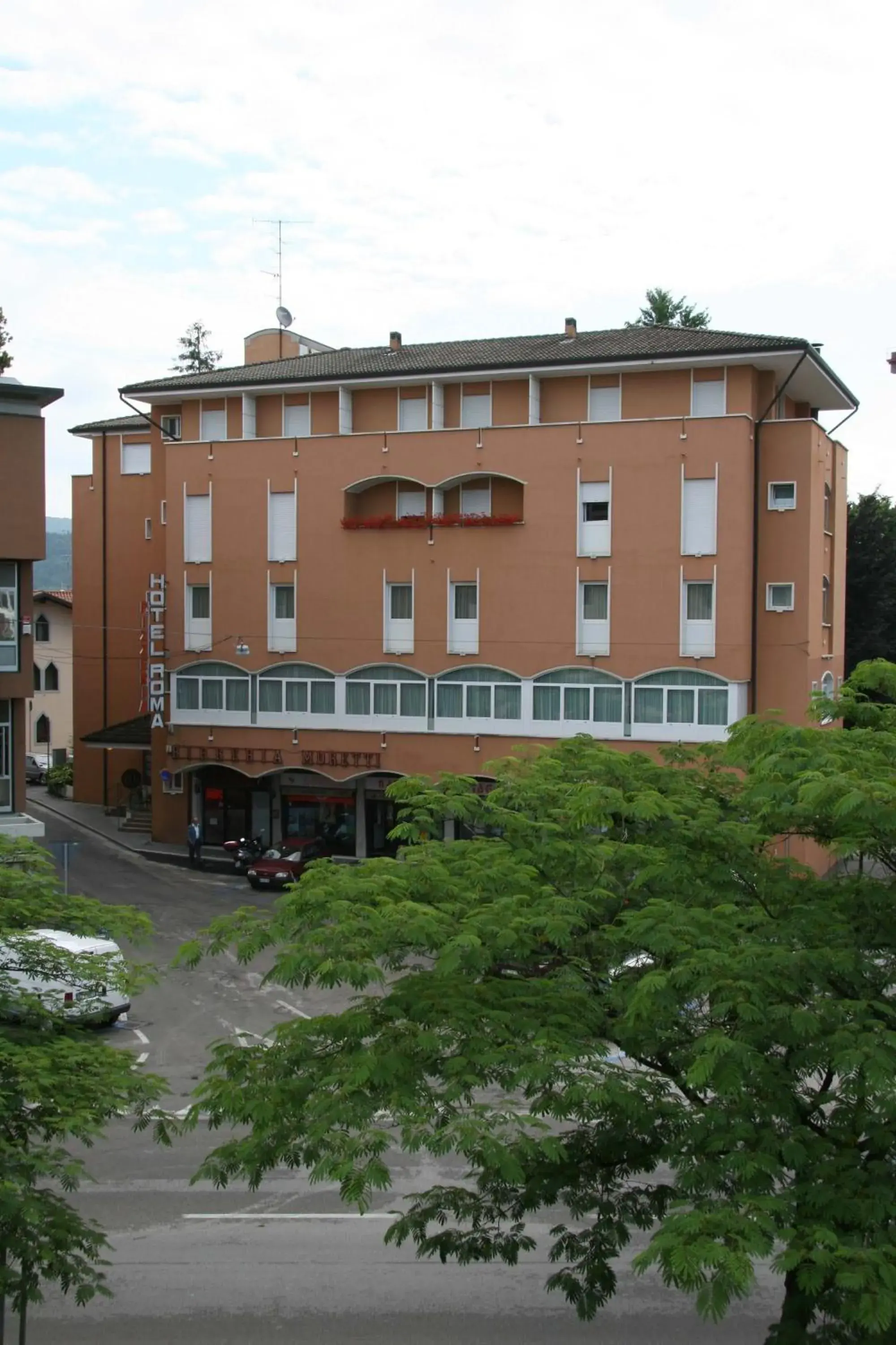 Property Building in Hotel Roma