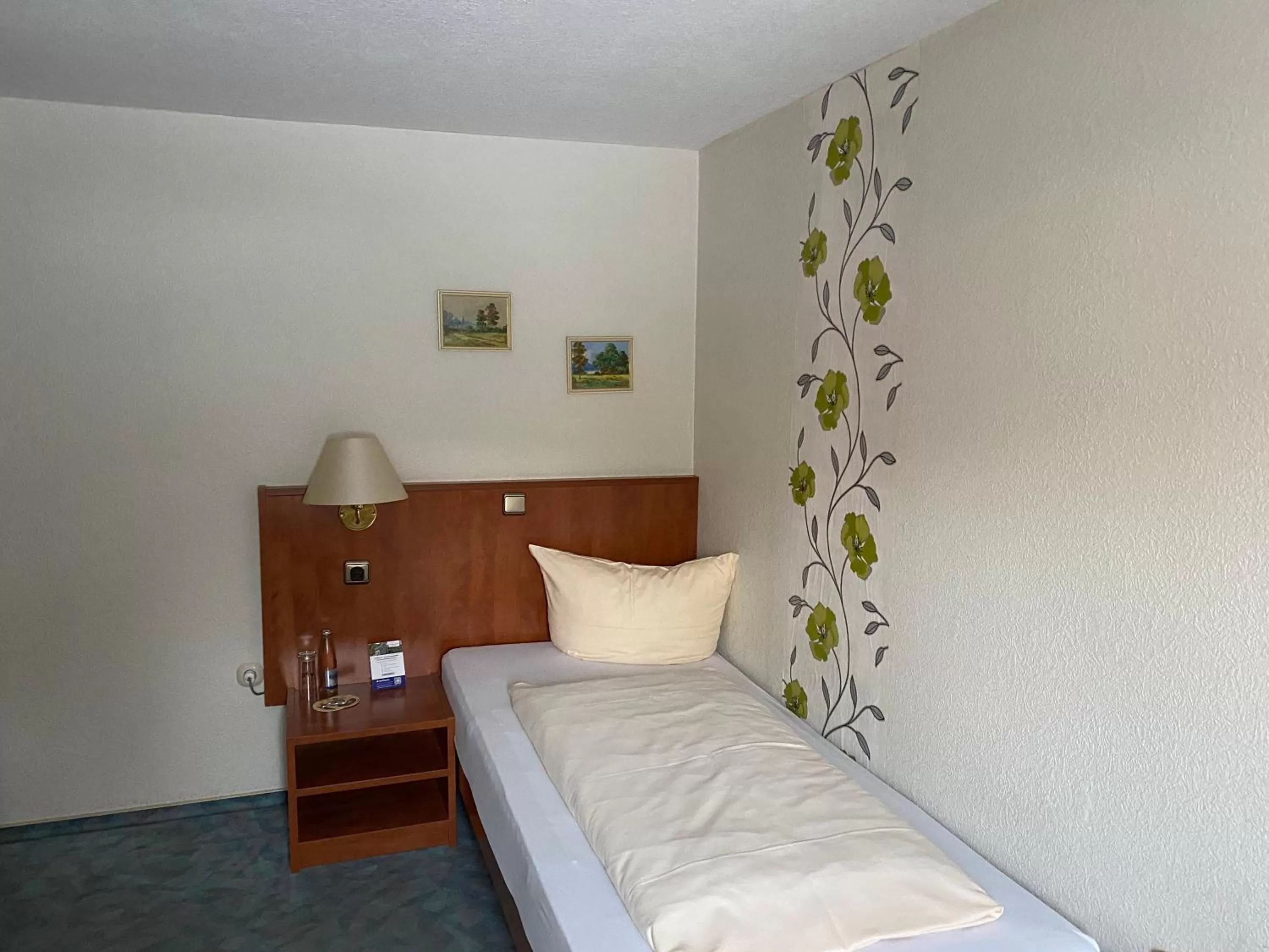 People, Bed in Hotel Pension Gelpkes Mühle