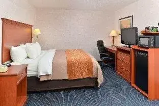 King Room with Whirlpool - Non-smoking in Quality Inn