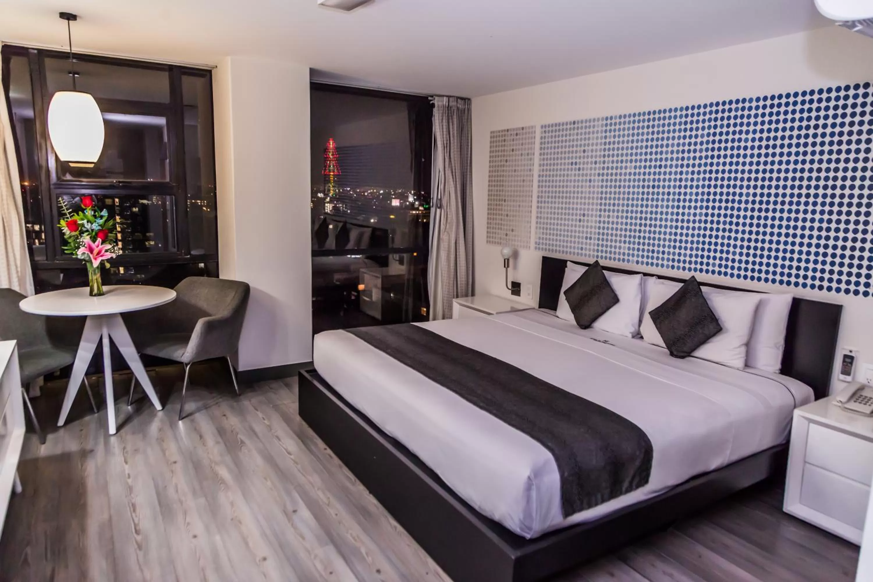 Photo of the whole room, Bed in Hotel El Ejecutivo by Reforma Avenue