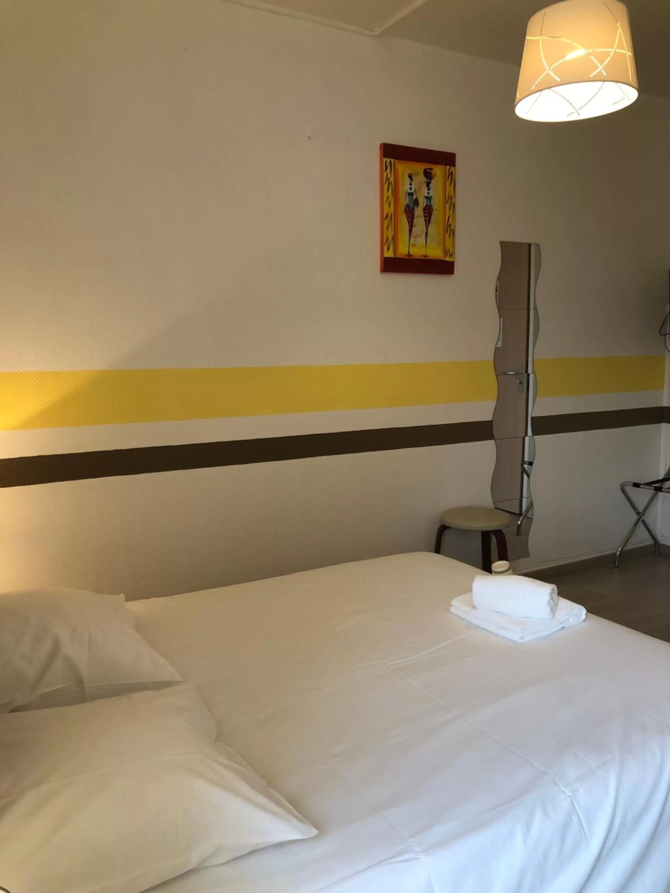 Bed in Enzo Hotels Neufchâteau by Kyriad Direct