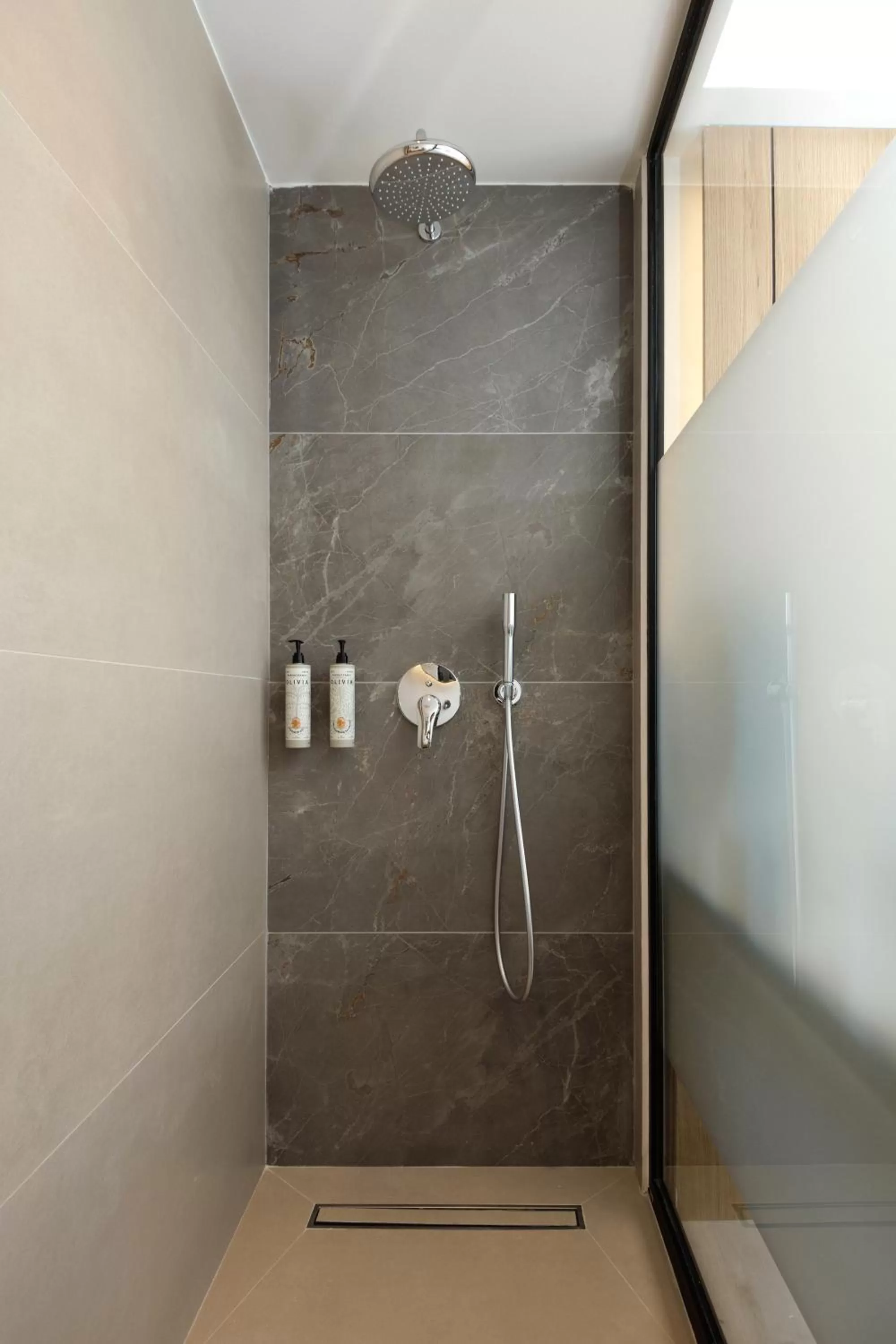 Shower in Hilton Garden Inn Athens Syggrou Avenue