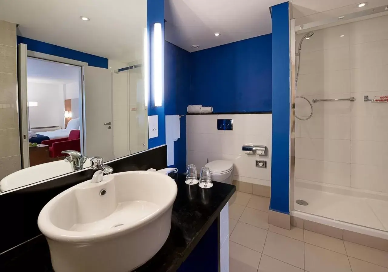 Bathroom in Park Inn by Radisson Abeokuta