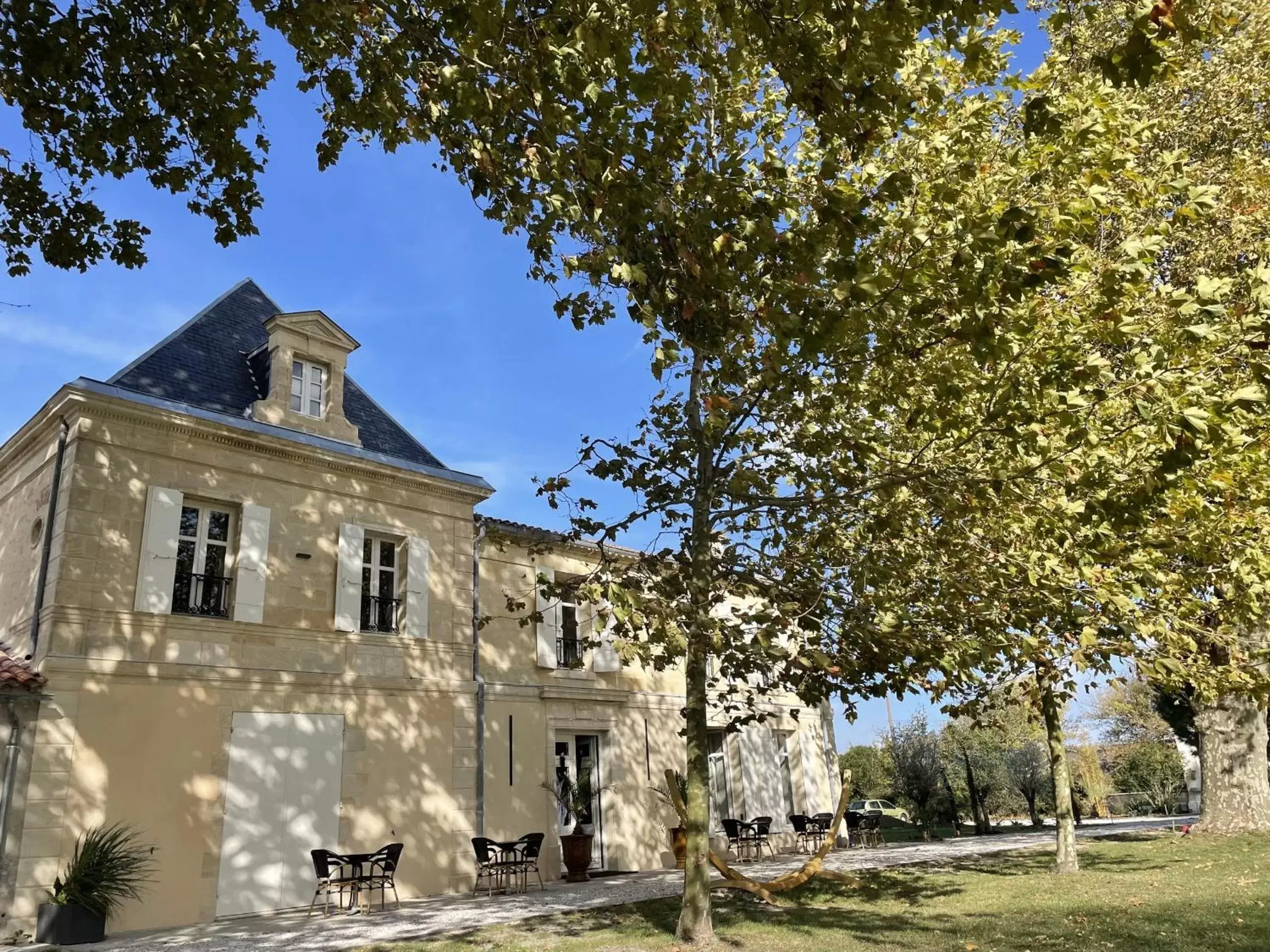 Property Building in Château de Neyran chambre d'hôtes & Spa