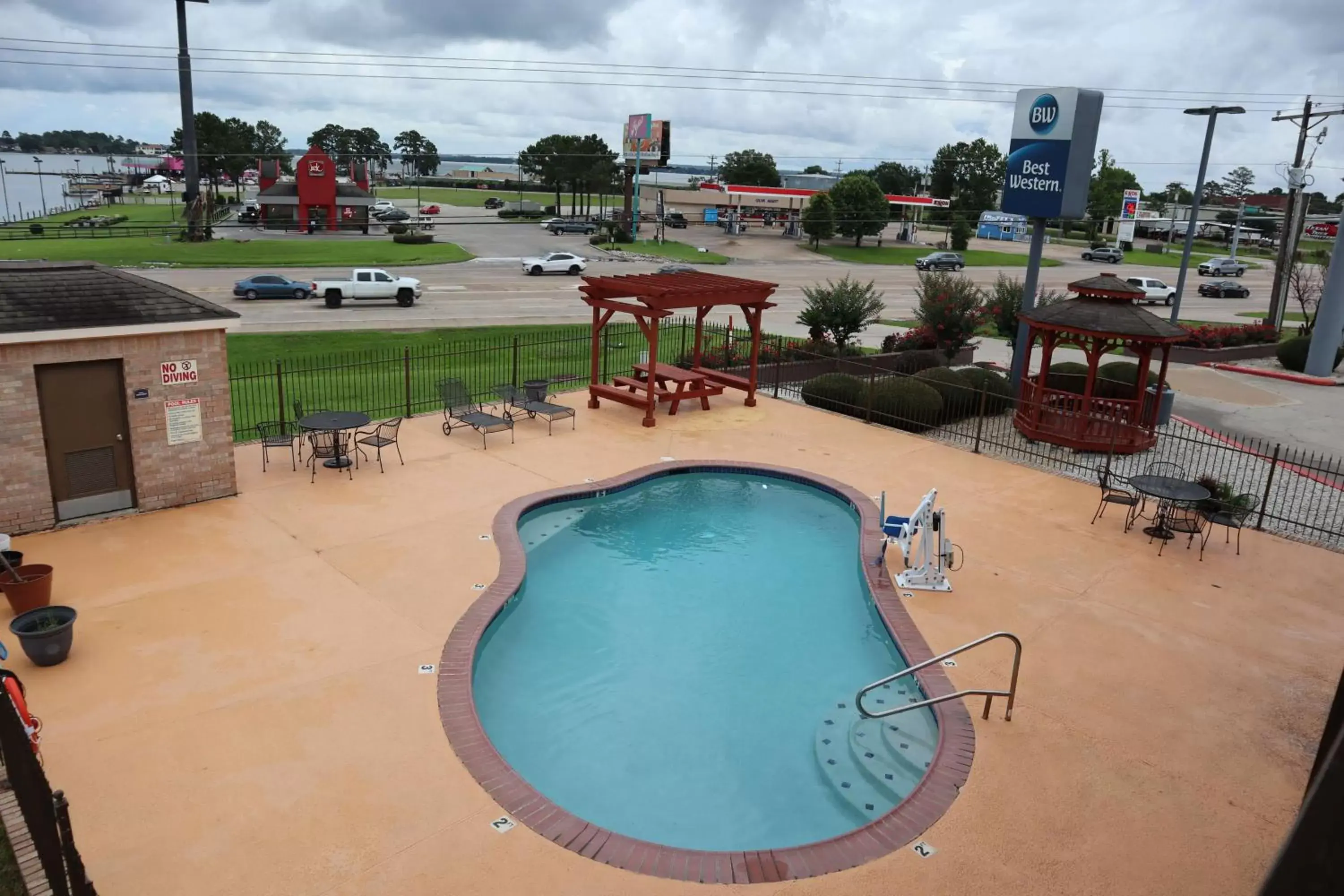 Activities, Pool View in Best Western Lake Conroe