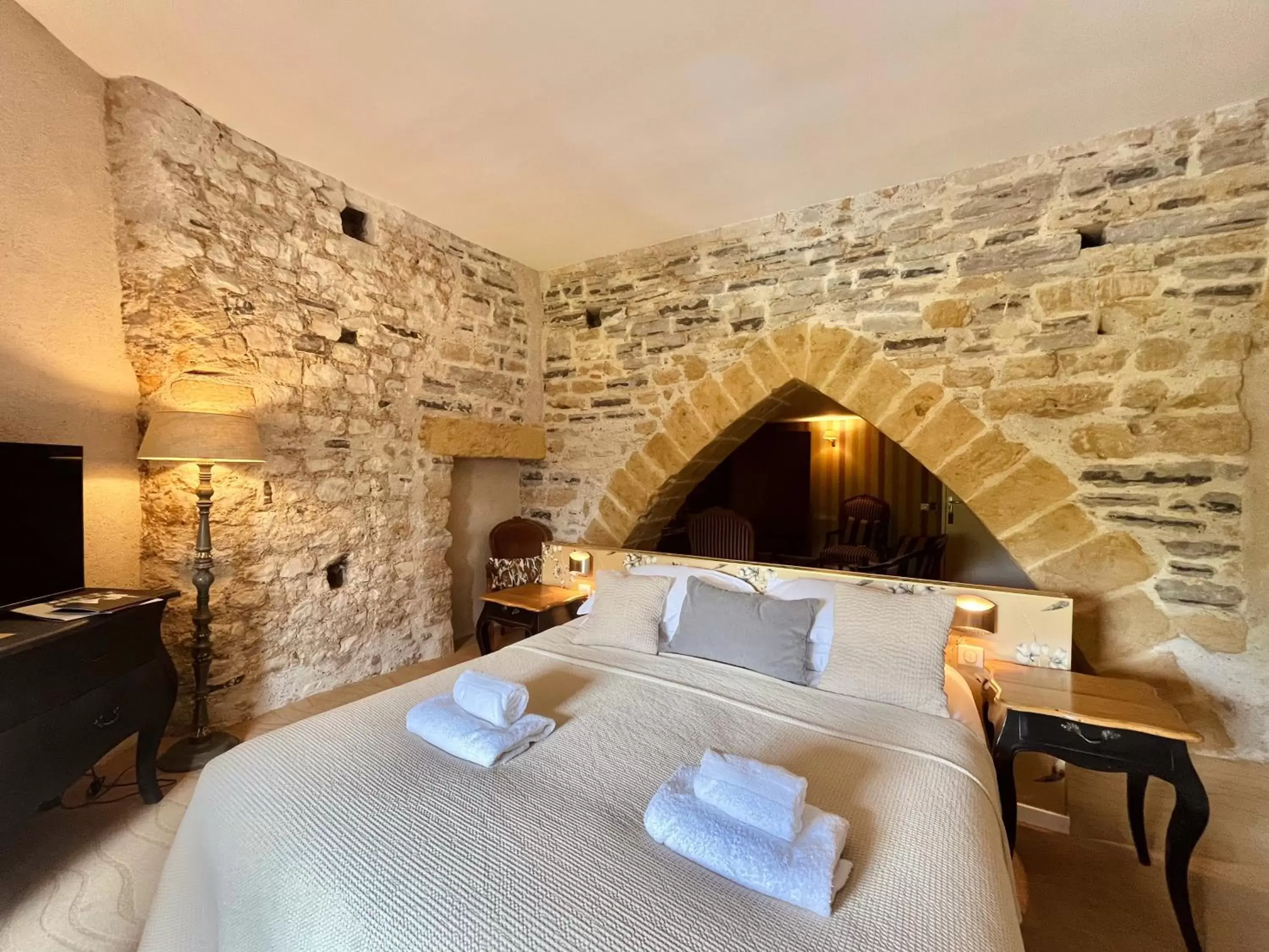 Bedroom, Bed in Hôtel des Basses Pyrénées - Bayonne