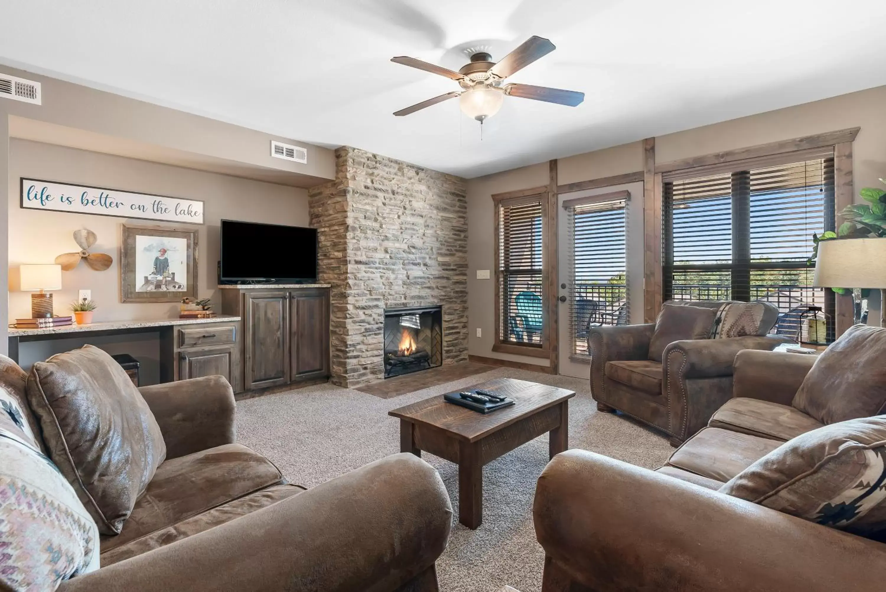 Living room, Seating Area in Table Rock Resorts at Indian Point