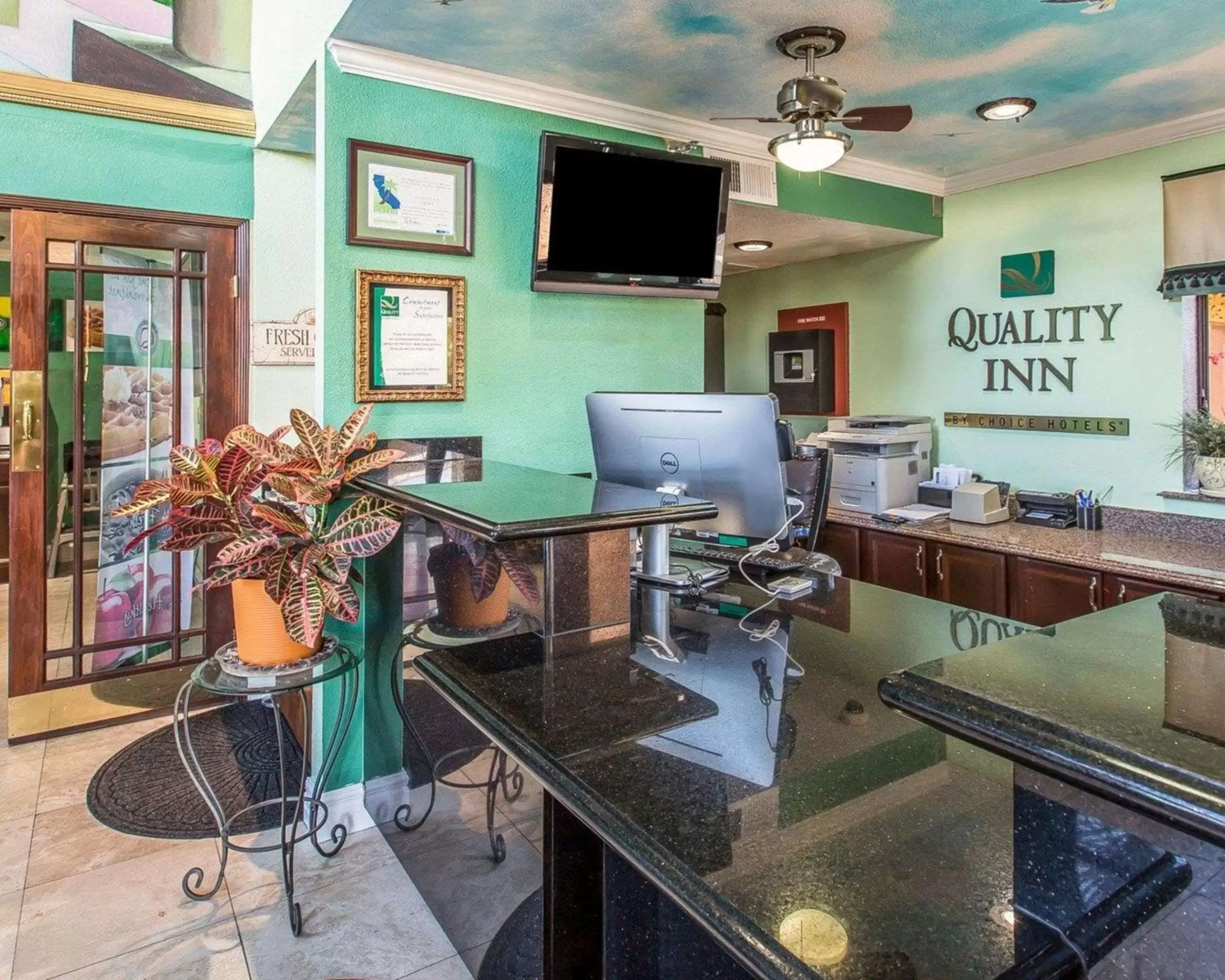 Lobby or reception, Restaurant/Places to Eat in Quality Inn Hemet - San Jacinto