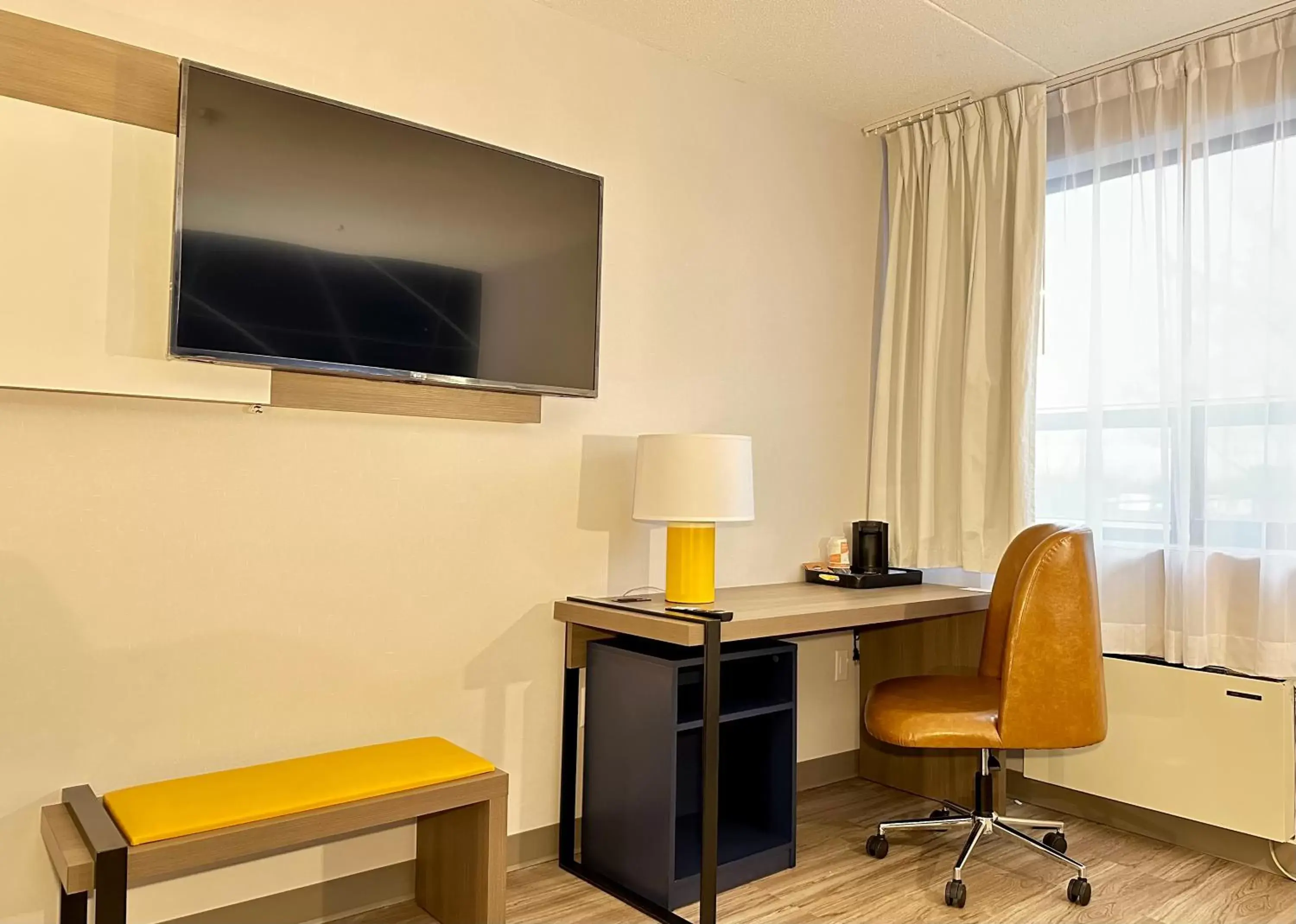 TV and multimedia, TV/Entertainment Center in Comfort Inn & Suites Barrie