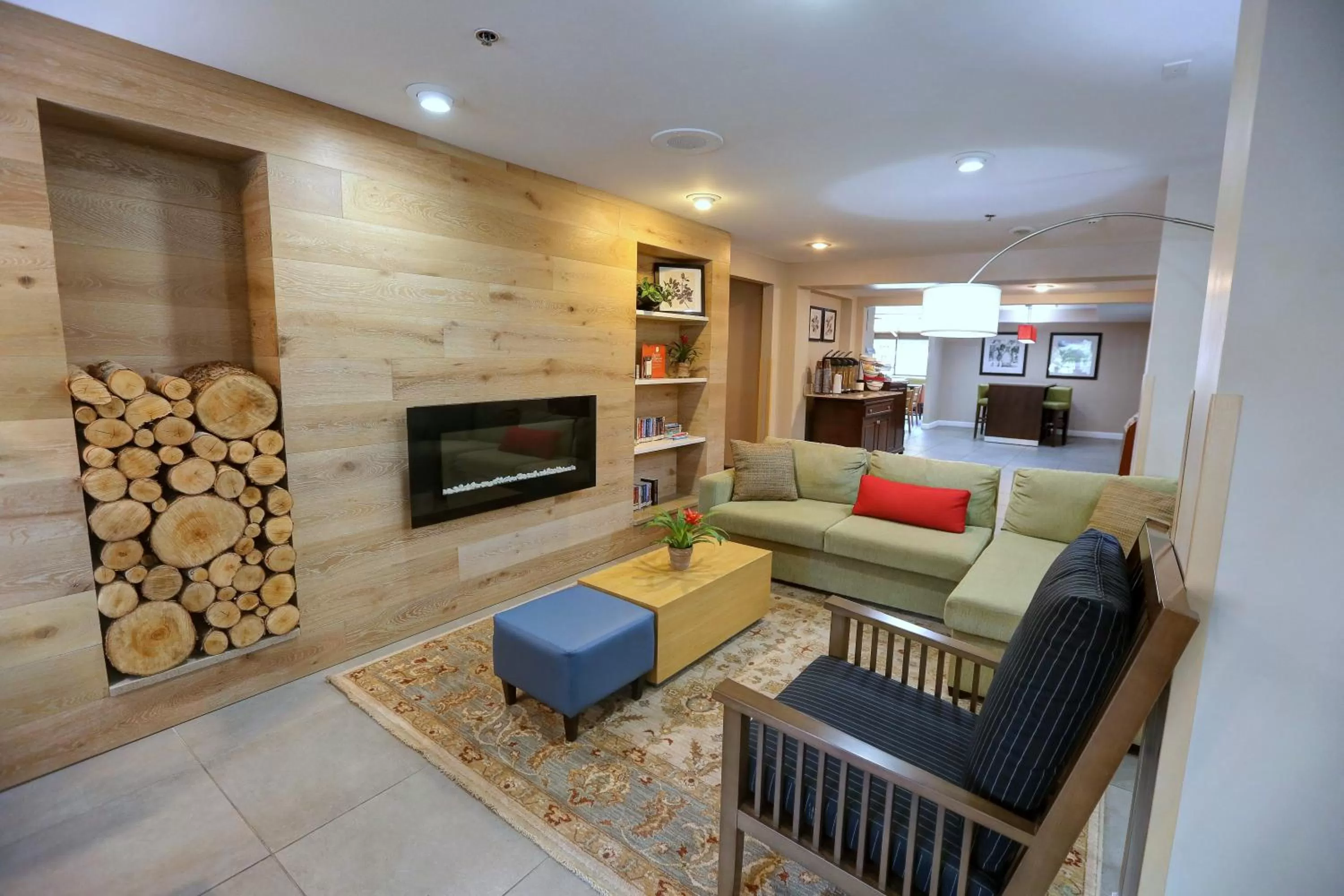 Living room in Country Inn & Suites by Radisson, Charlotte I-85 Airport, NC