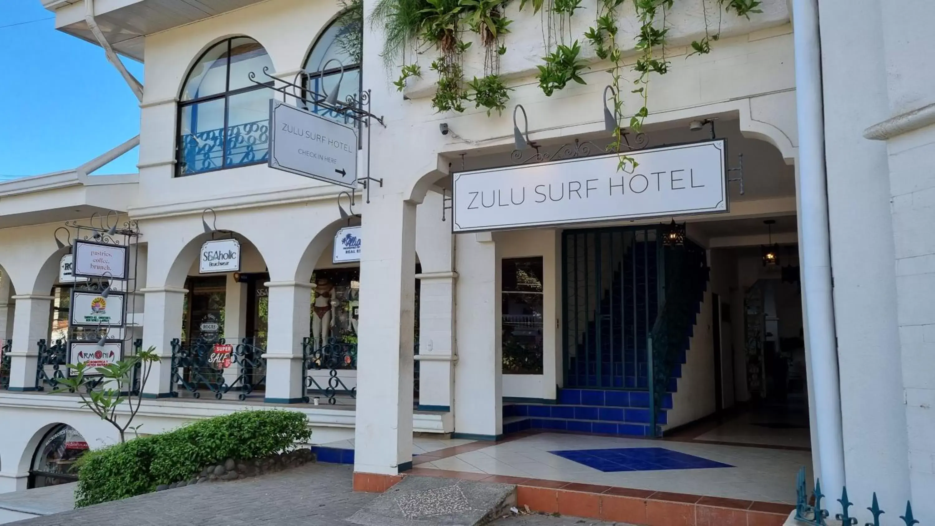 Property building in Zulu Surf Hotel Tamarindo