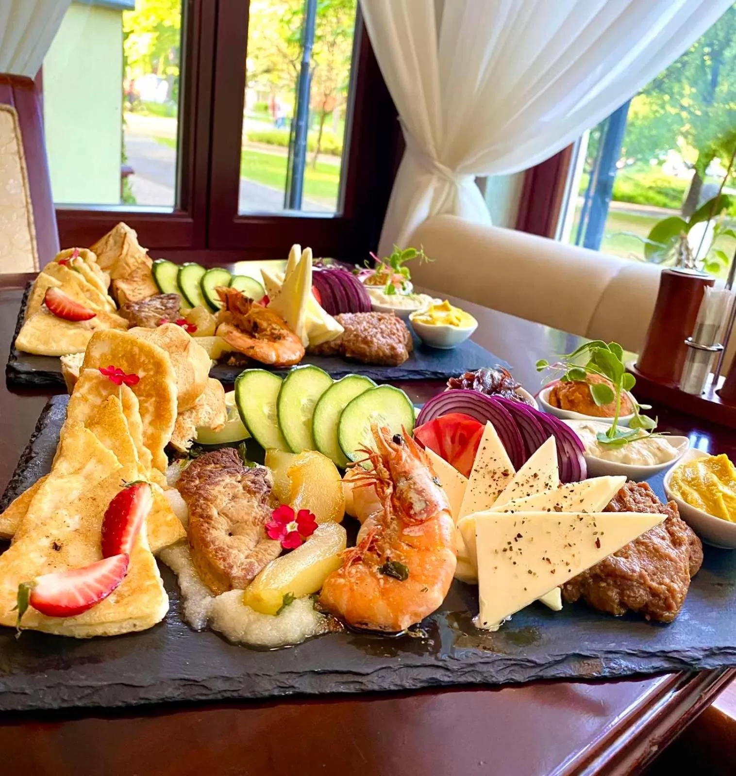 Food and drinks in Villa Hotel