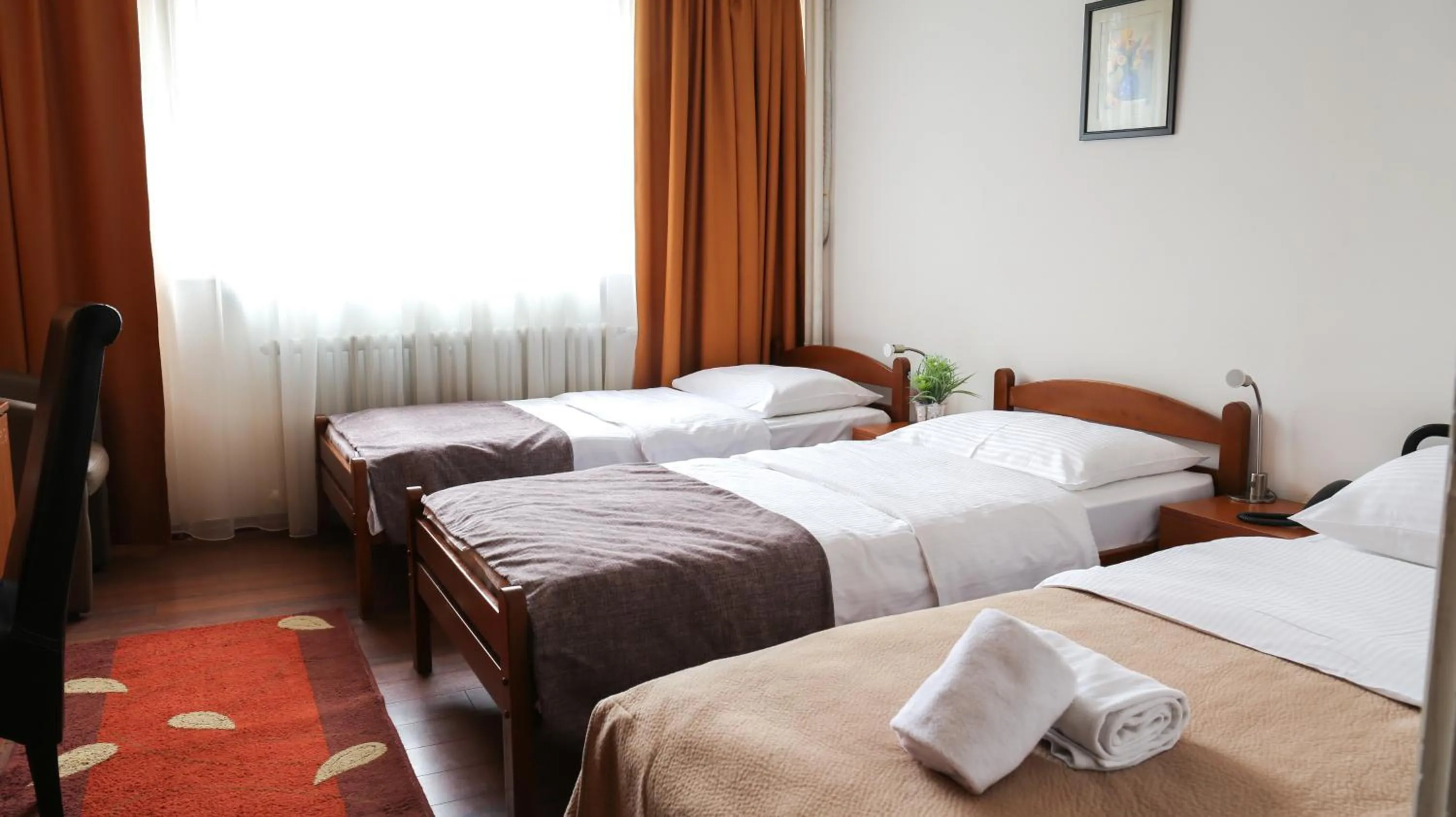 Bed in Hotel Srbija-FREE PARKING
