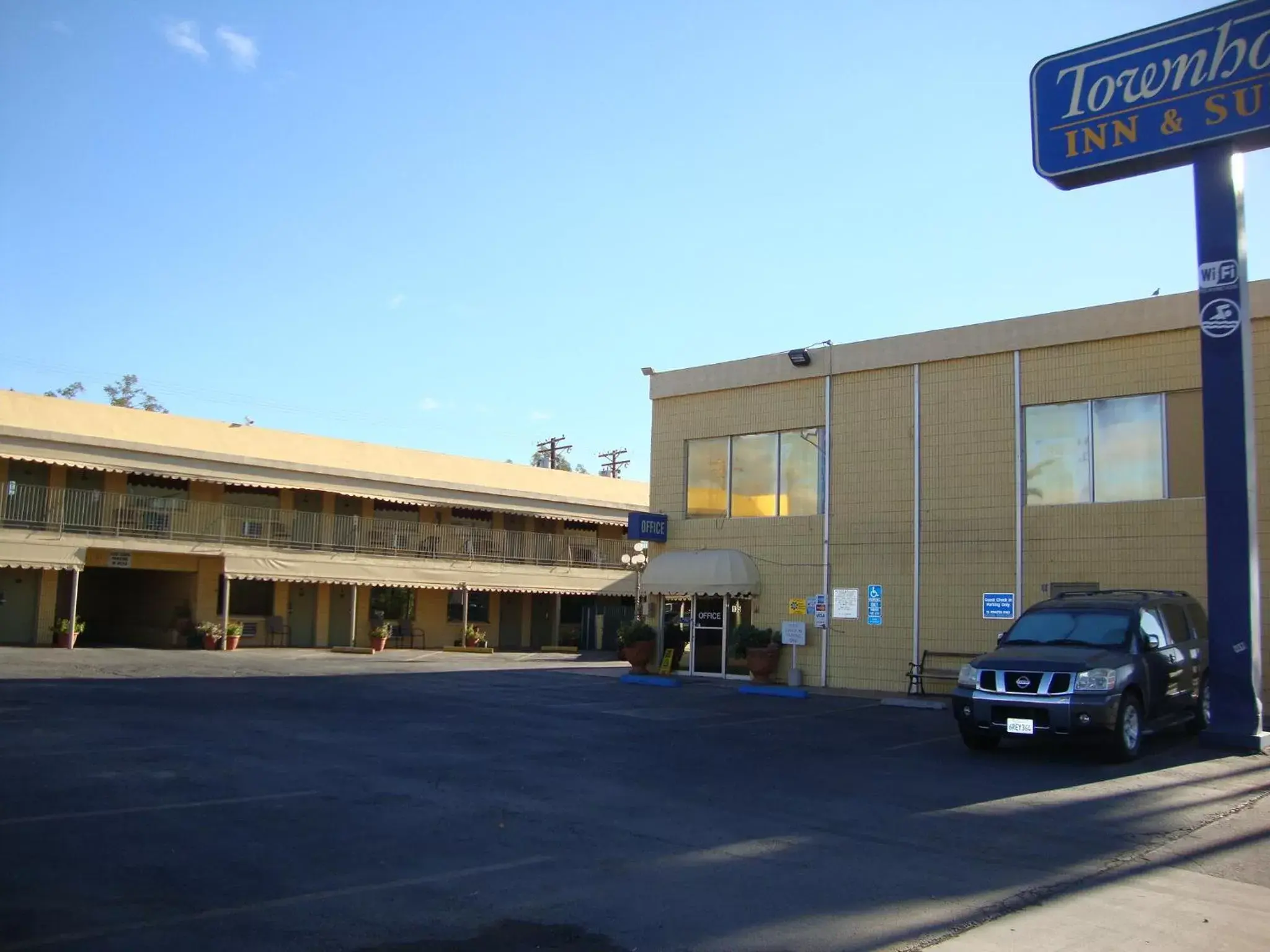 Bird's eye view, Property Building in Townhouse Inn and Suites