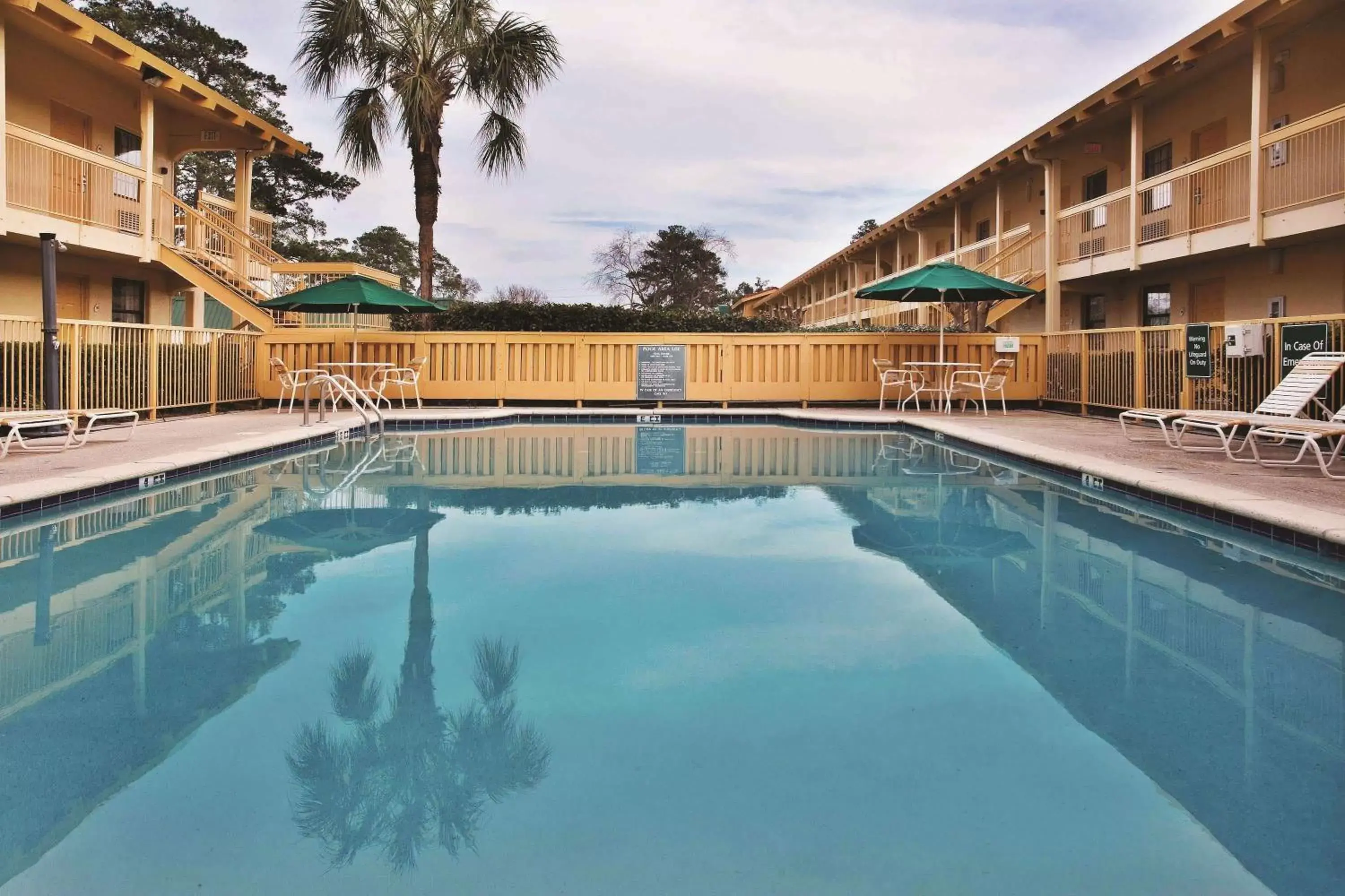 On site, Swimming Pool in La Quinta Inn by Wyndham Savannah Midtown