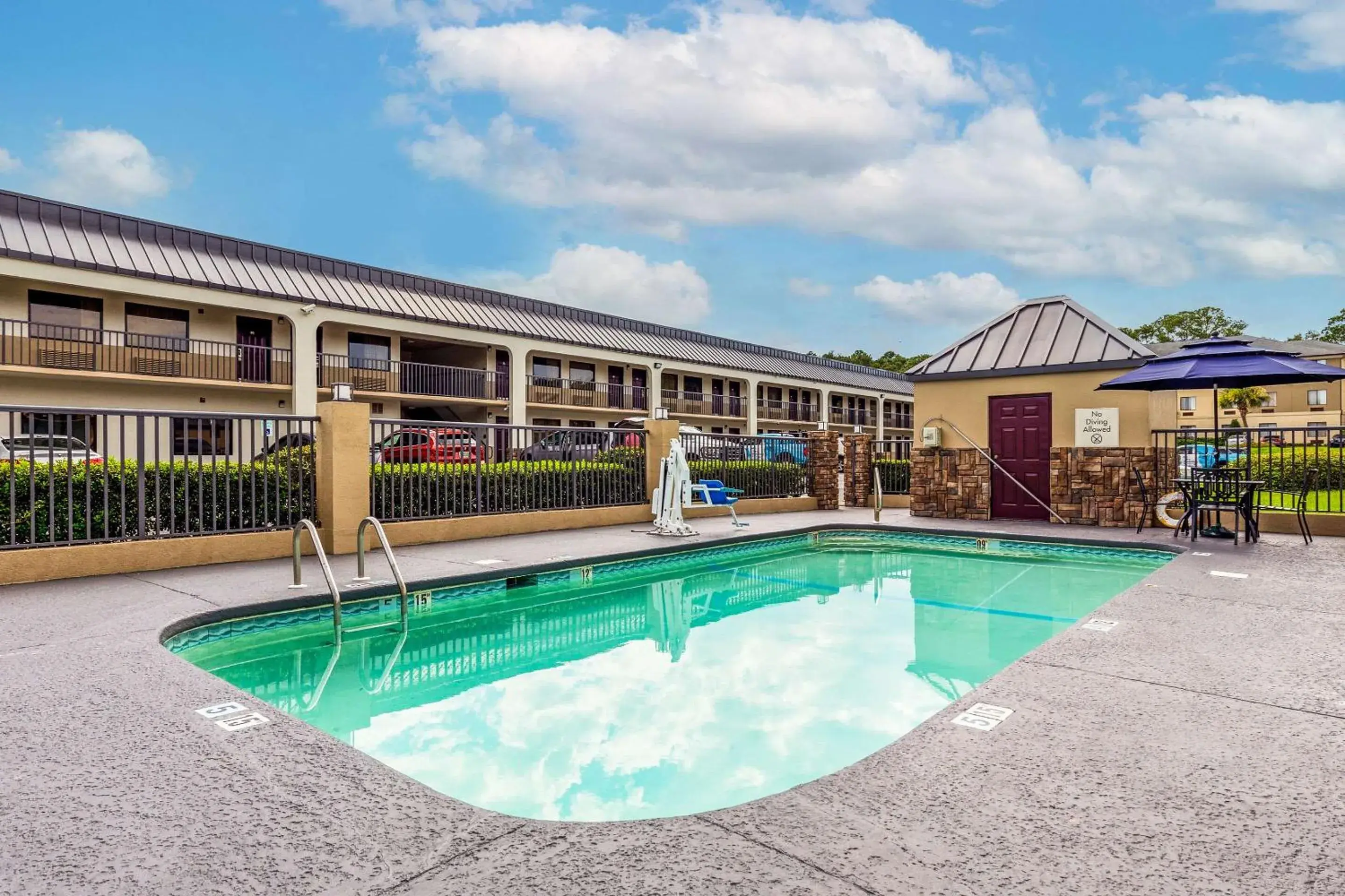 Activities, Swimming Pool in Quality Inn Mobile West Tillmans Corner Mobile AL