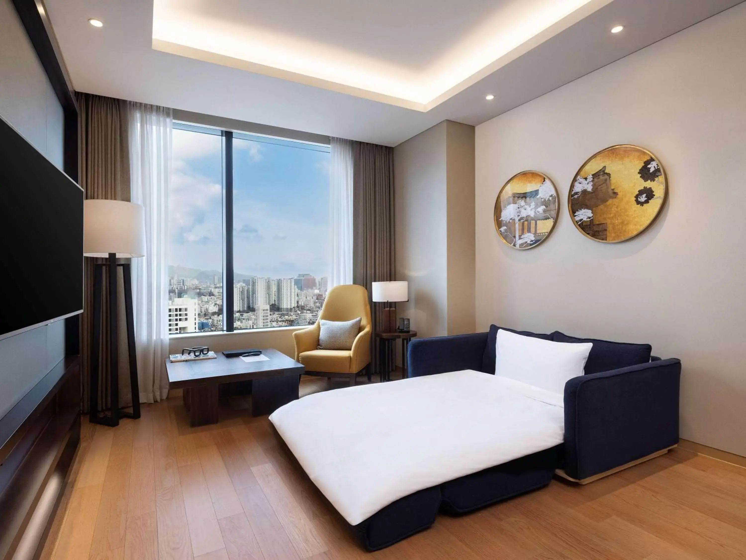 Bedroom, Seating Area in Grand Mercure Ambassador Hotel and Residences Seoul Yongsan